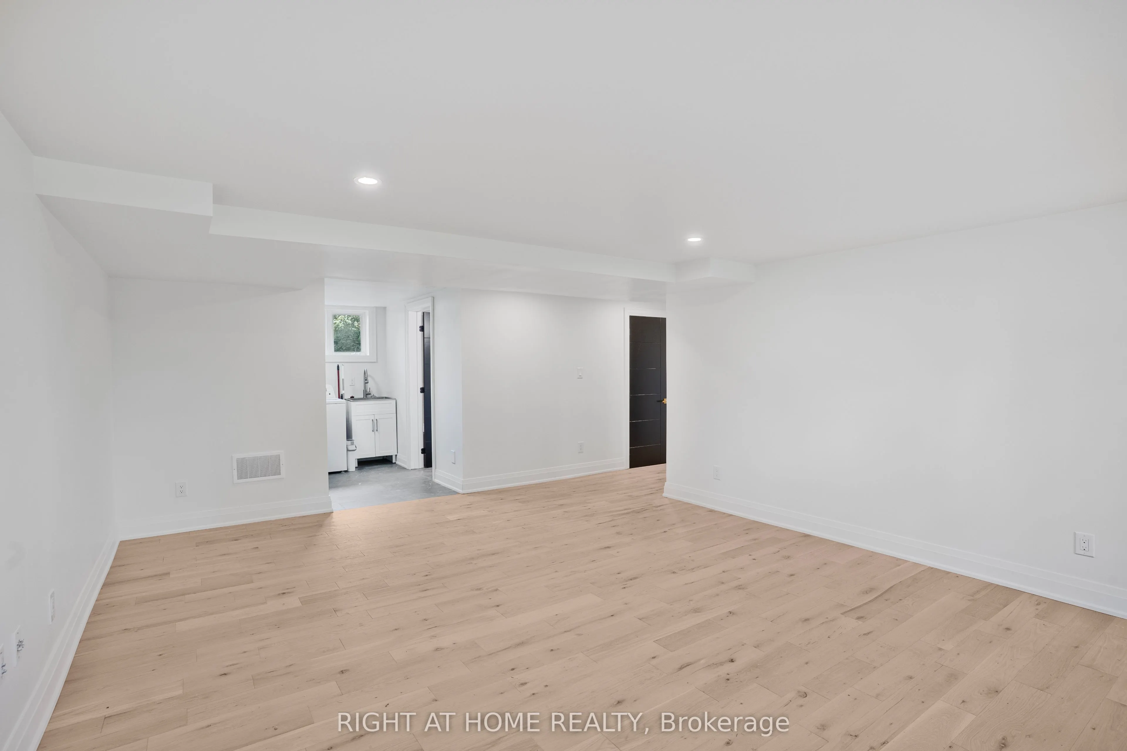 221 Victoria Street E