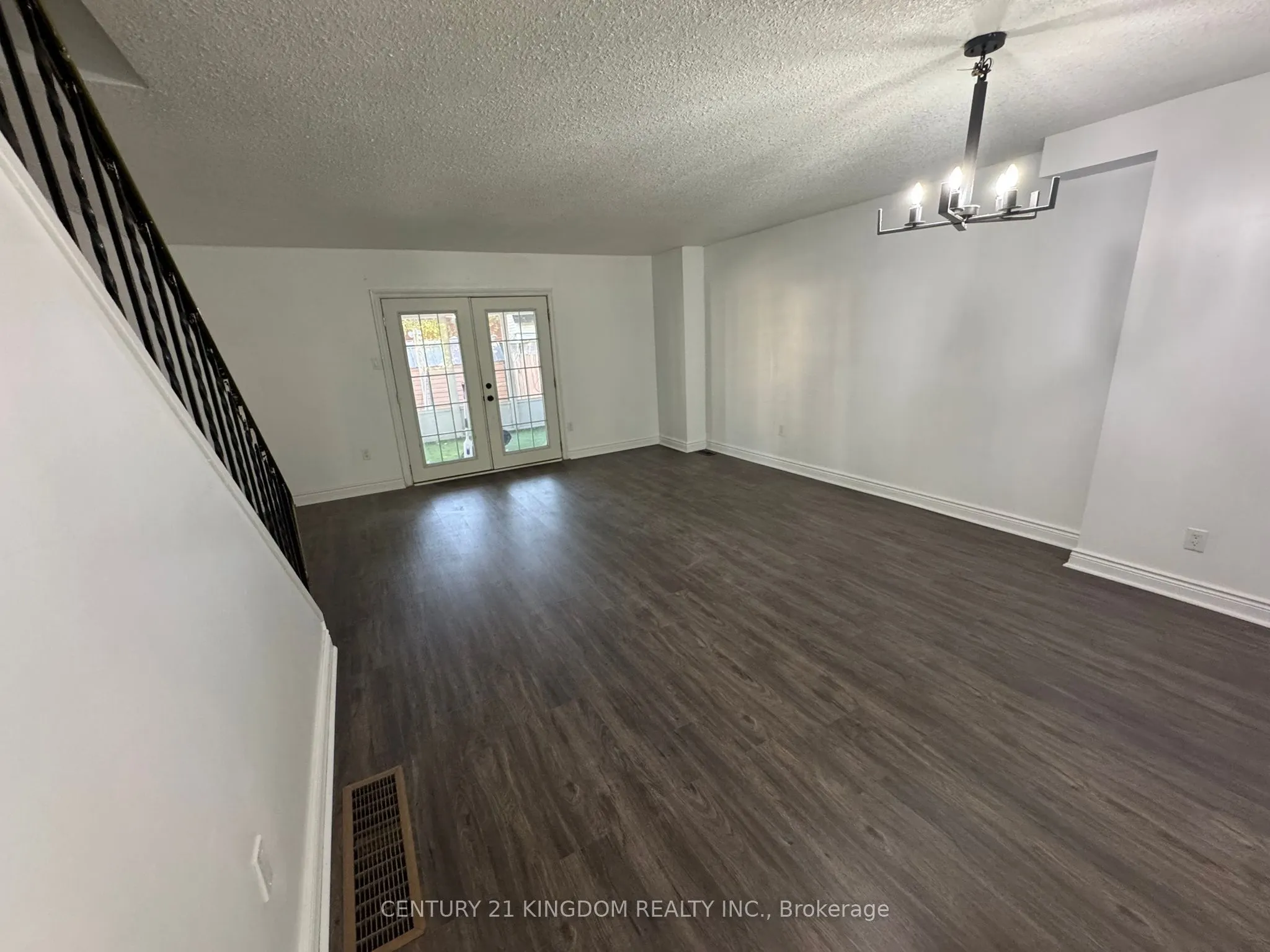 137 Jansen Avenue