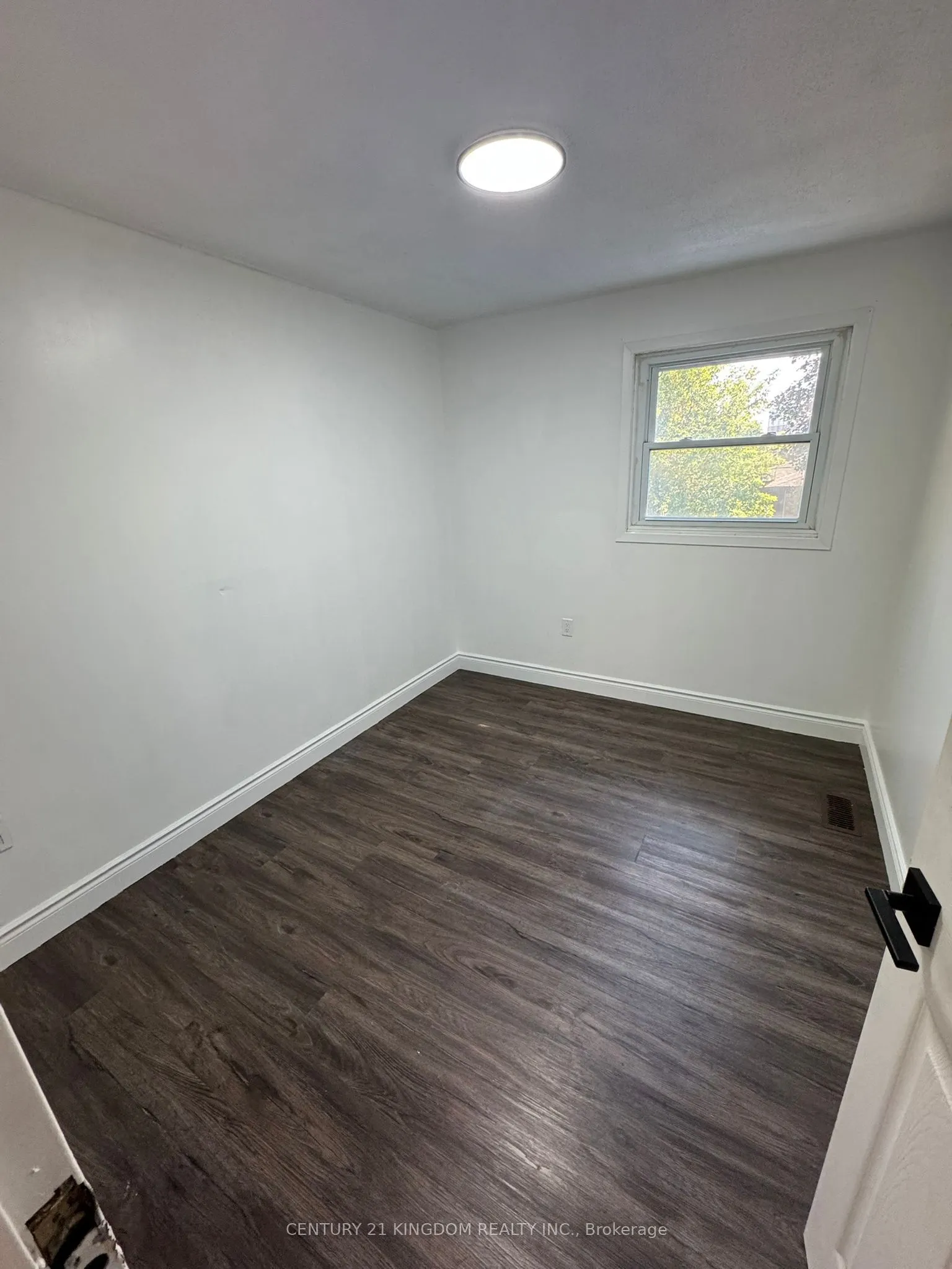 137 Jansen Avenue