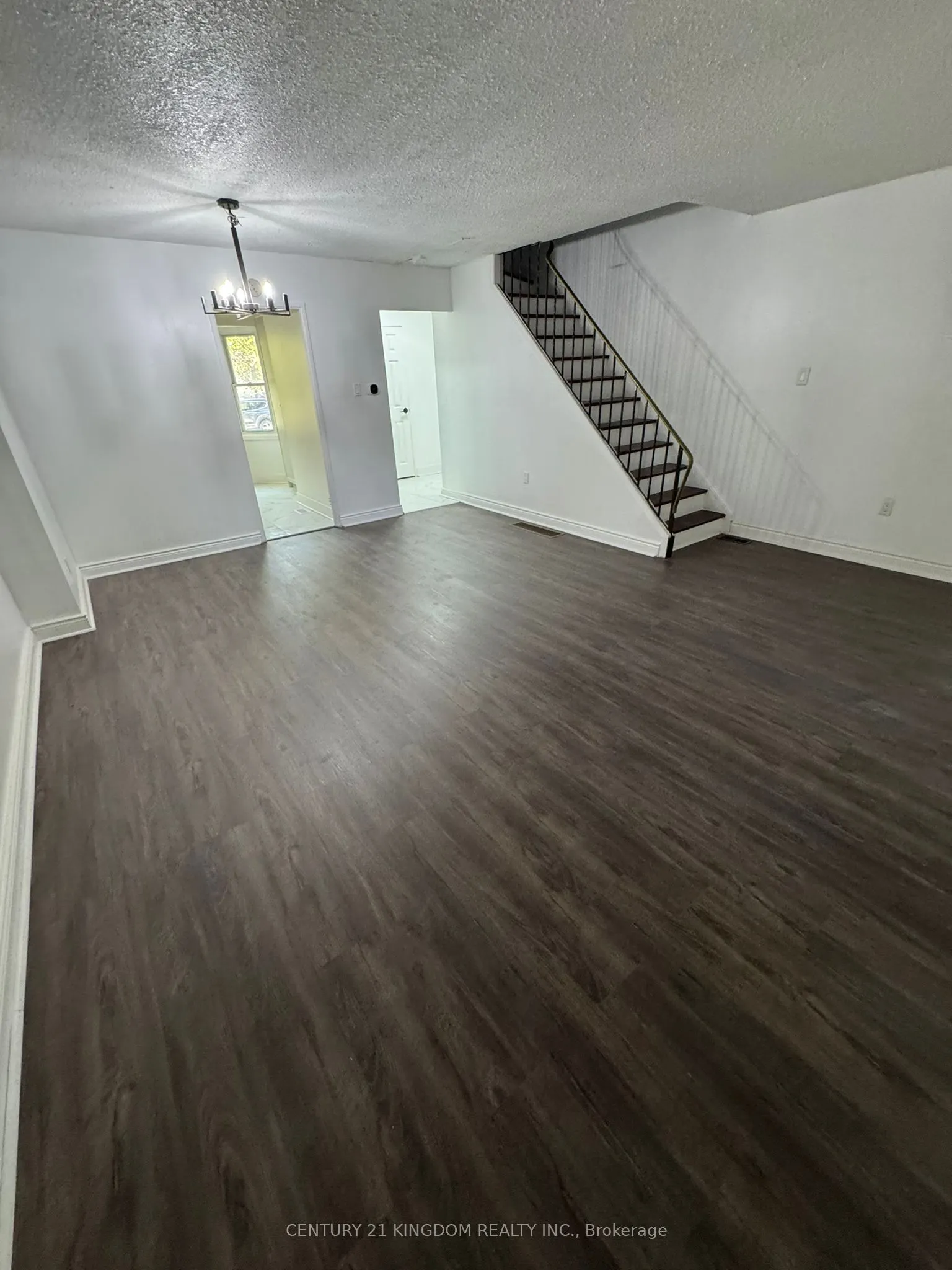 137 Jansen Avenue