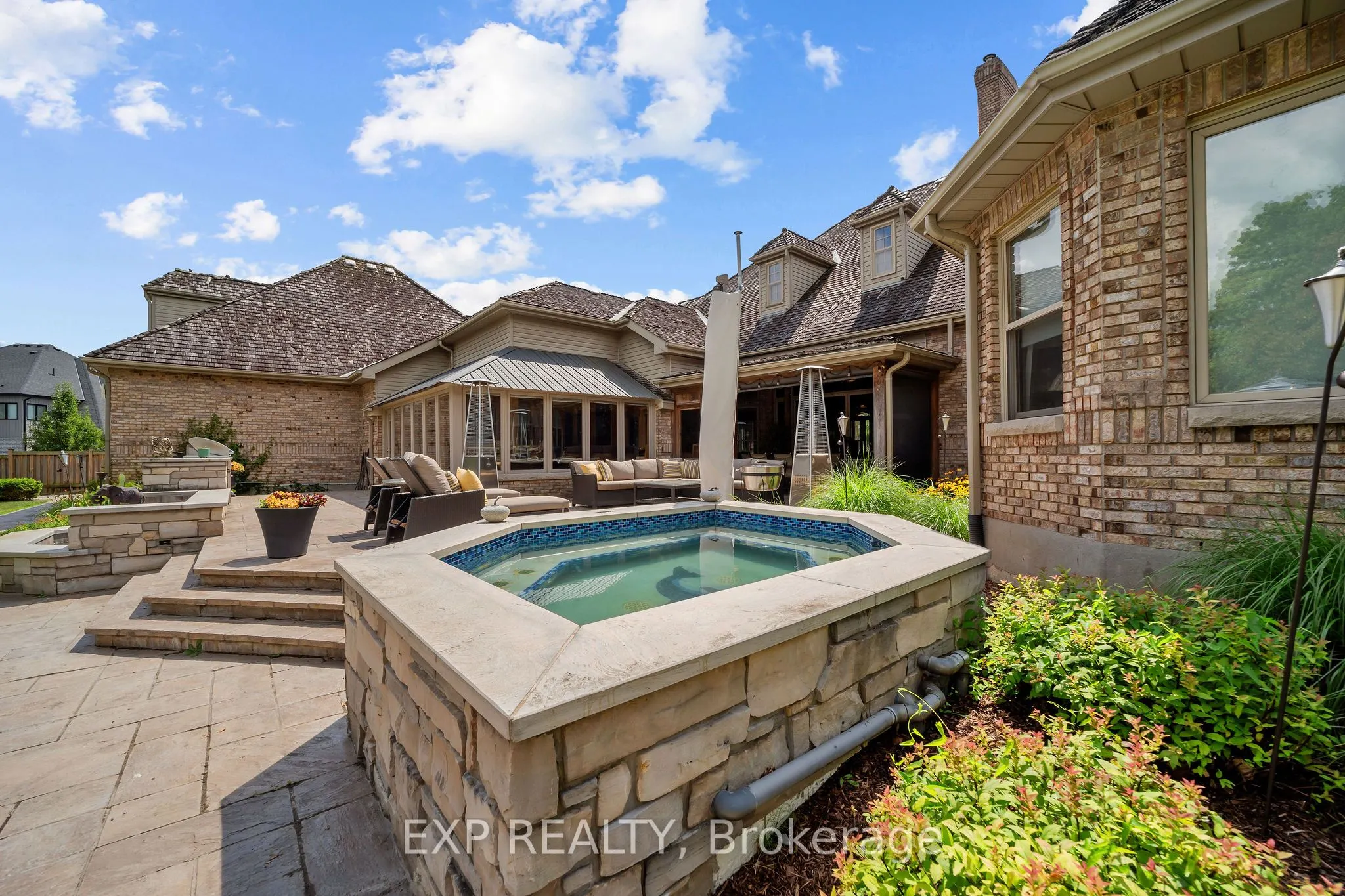 569 Franklinway Gate