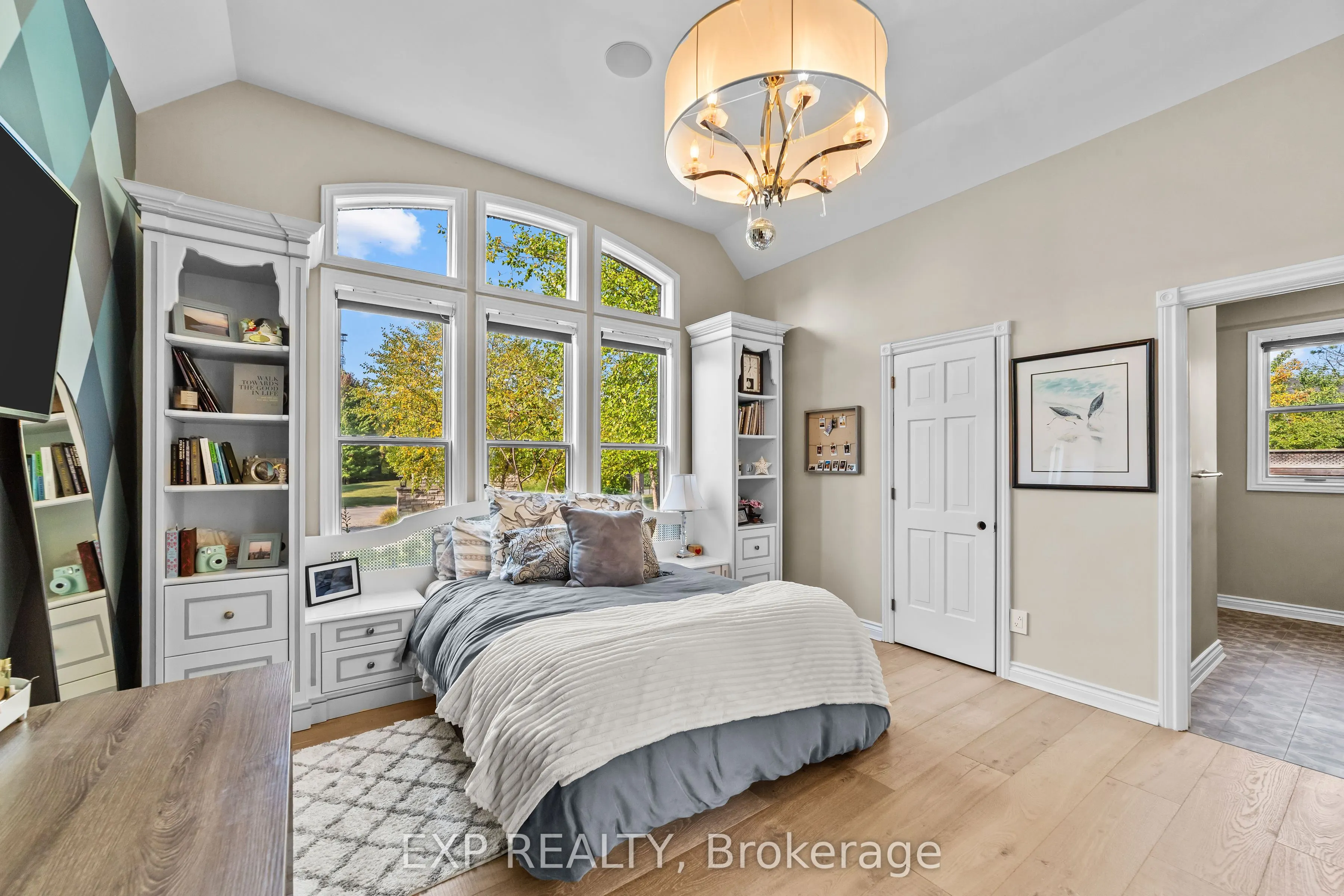 569 Franklinway Gate