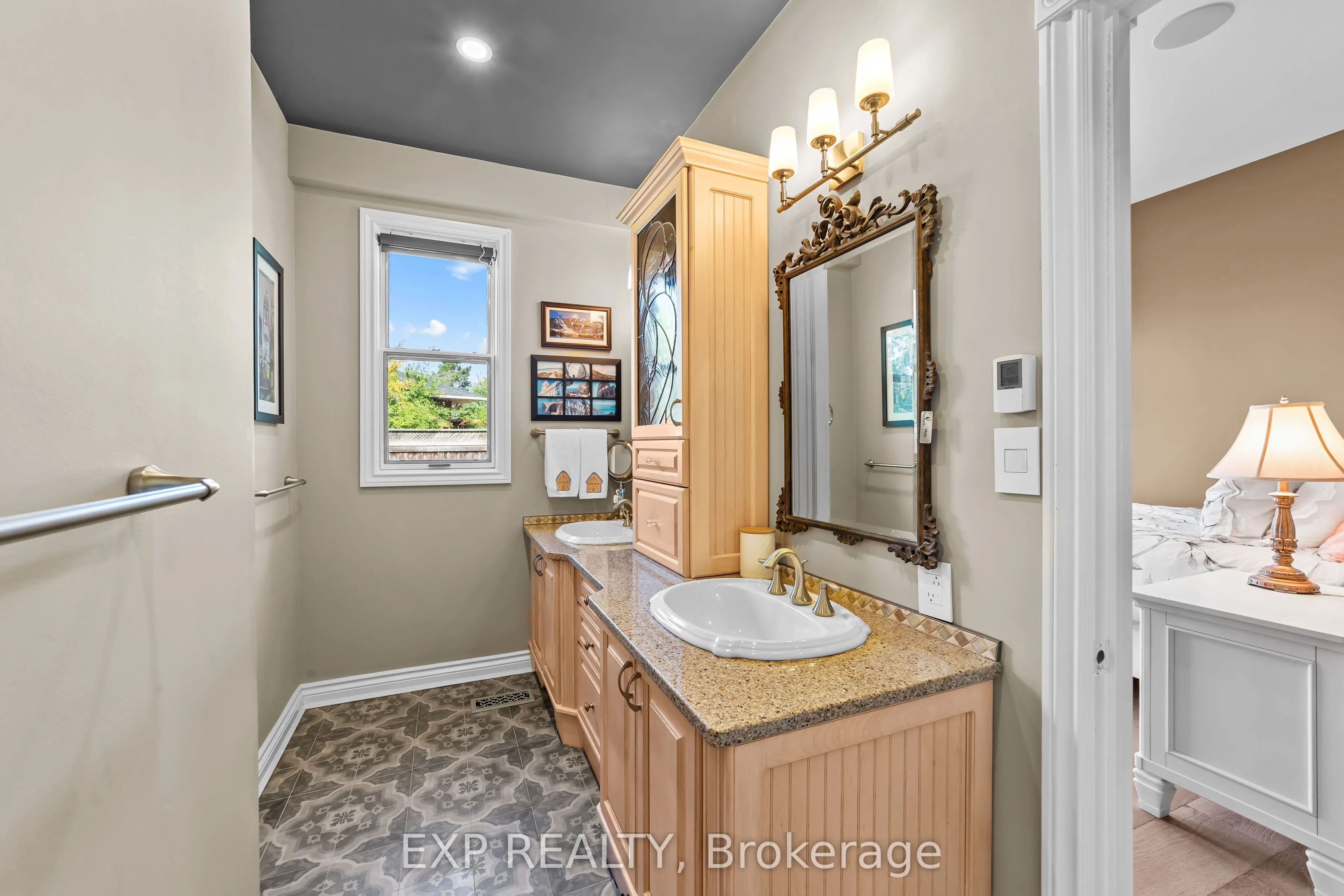 569 Franklinway Gate