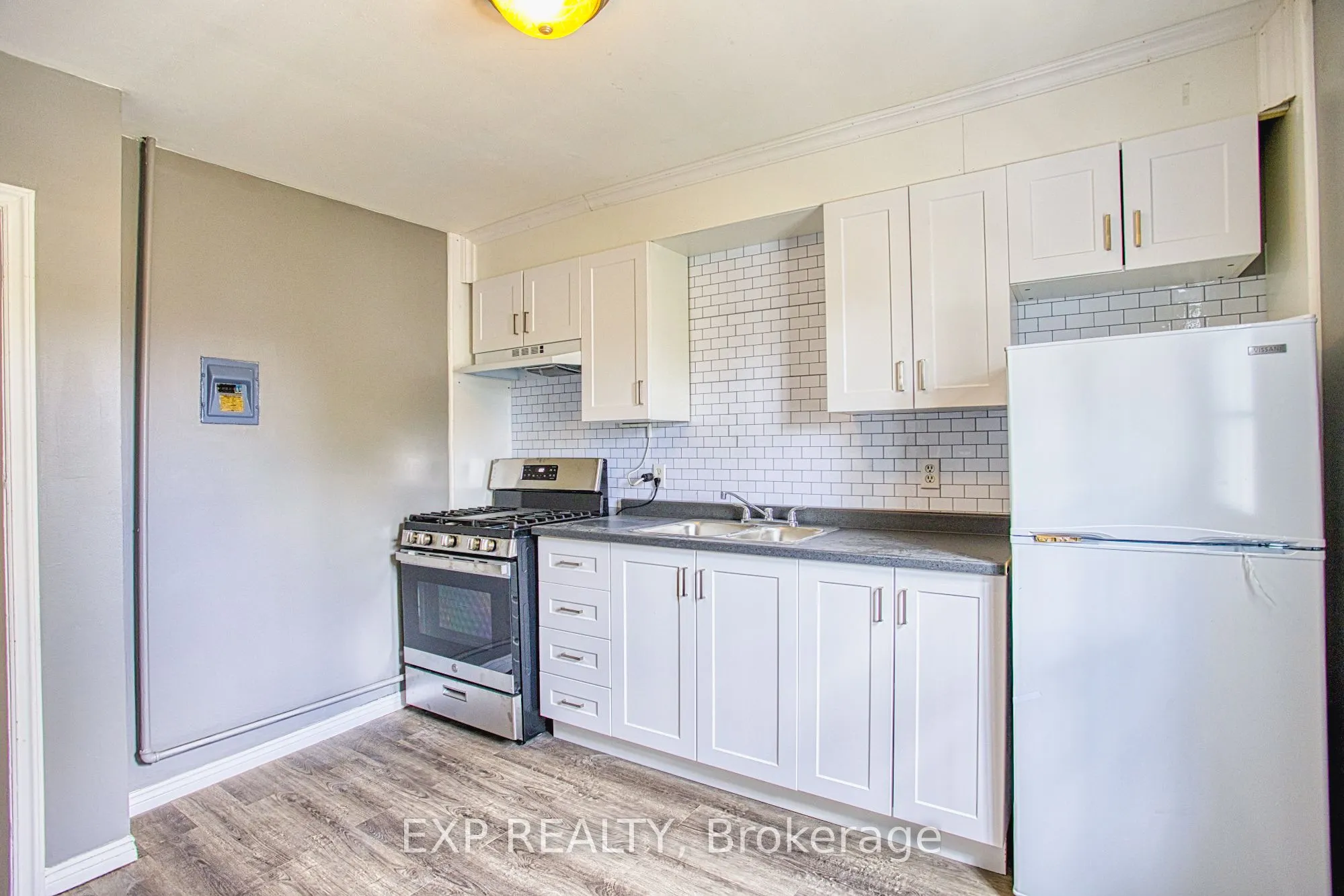 134 Rosslyn Avenue N