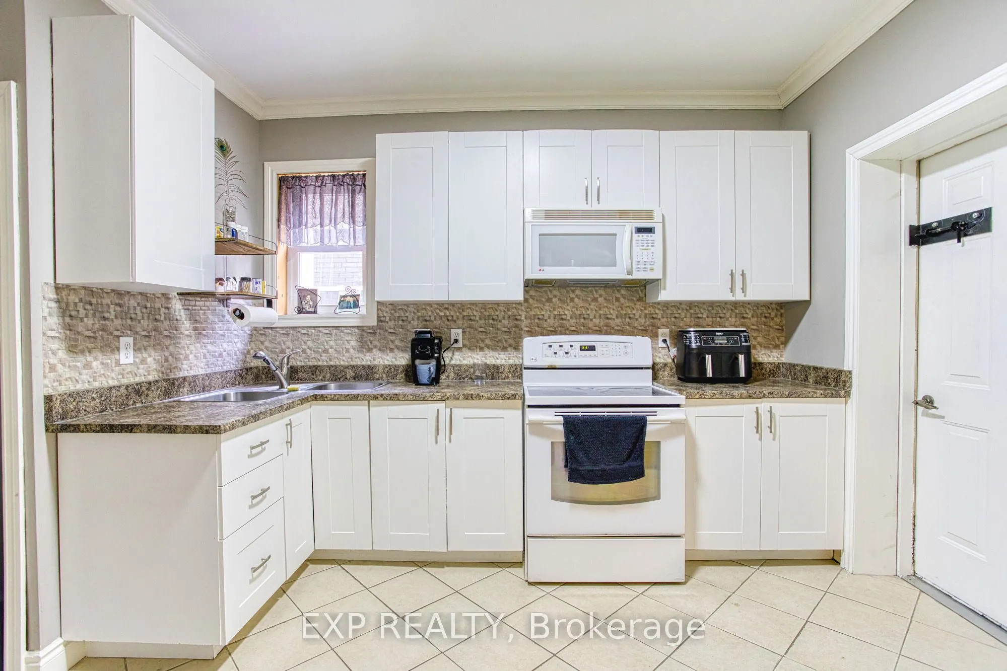 134 Rosslyn Avenue N