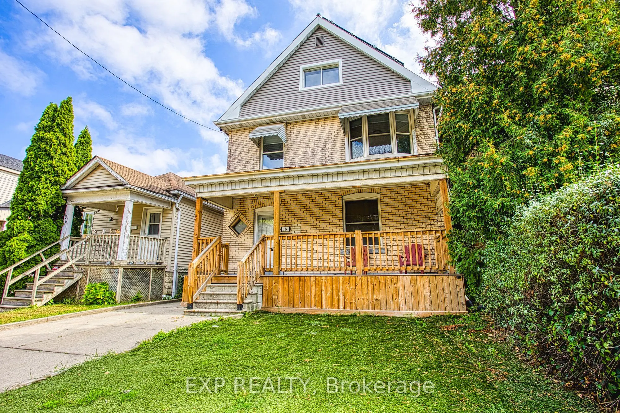 134 Rosslyn Avenue N