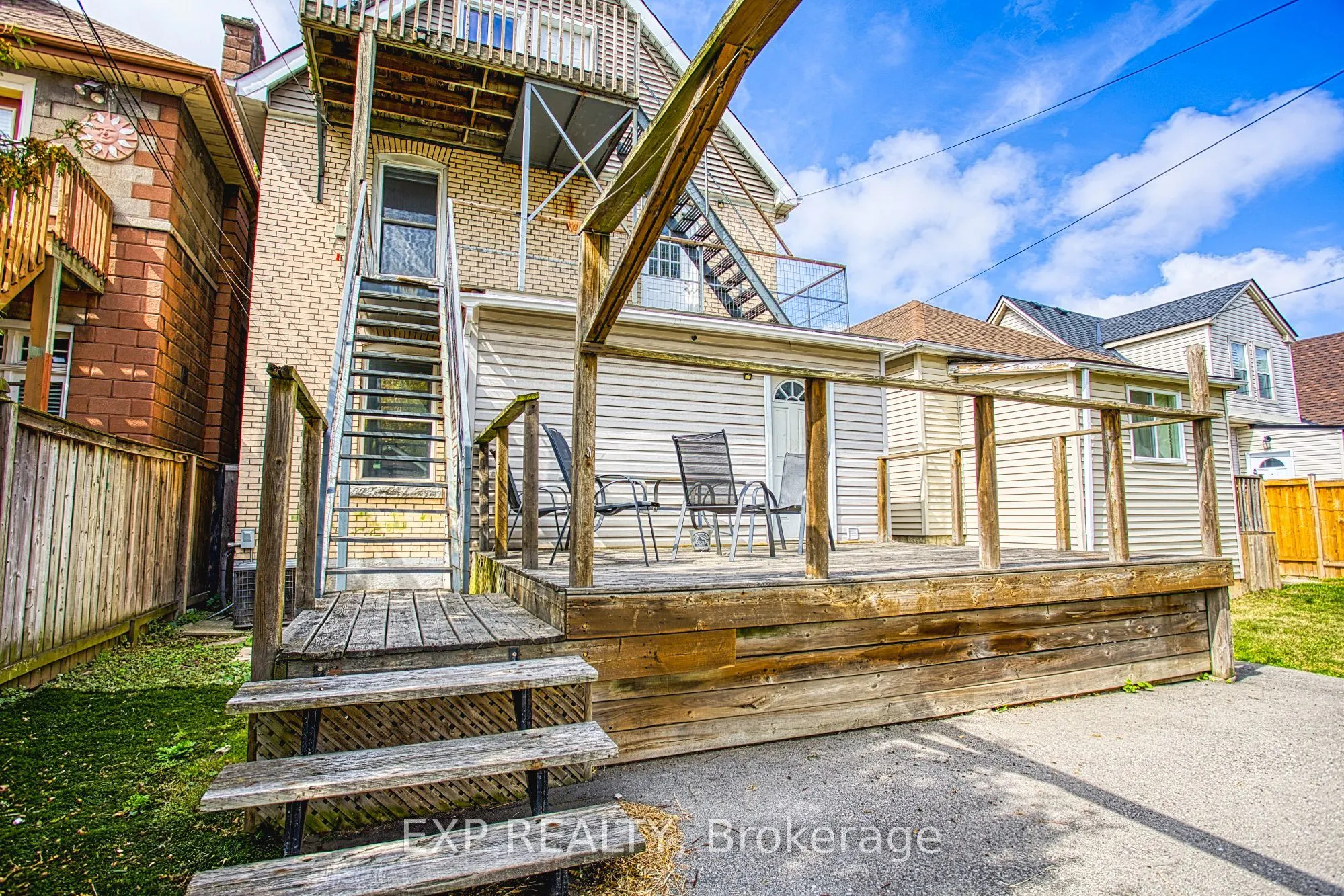 134 Rosslyn Avenue N