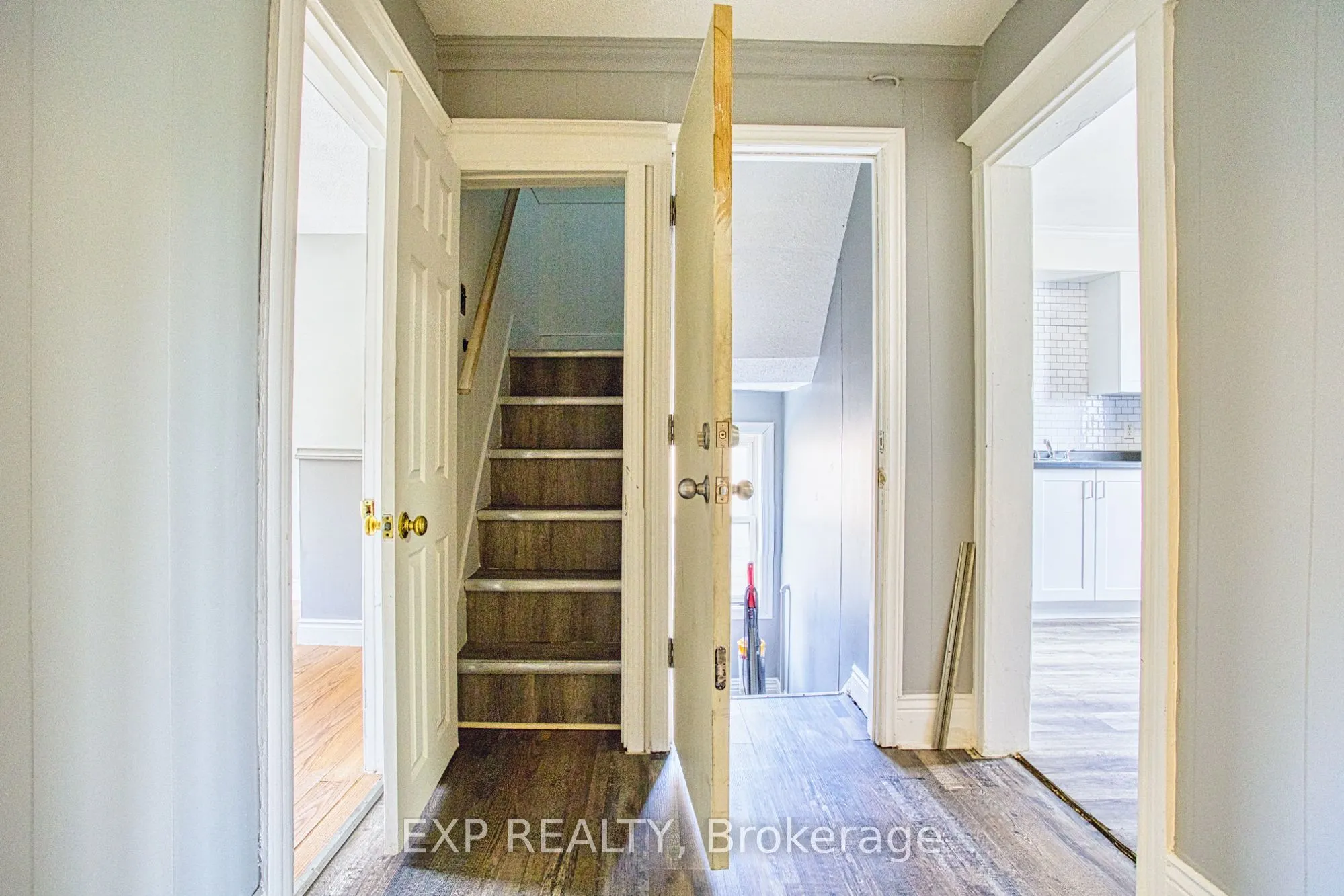 134 Rosslyn Avenue N