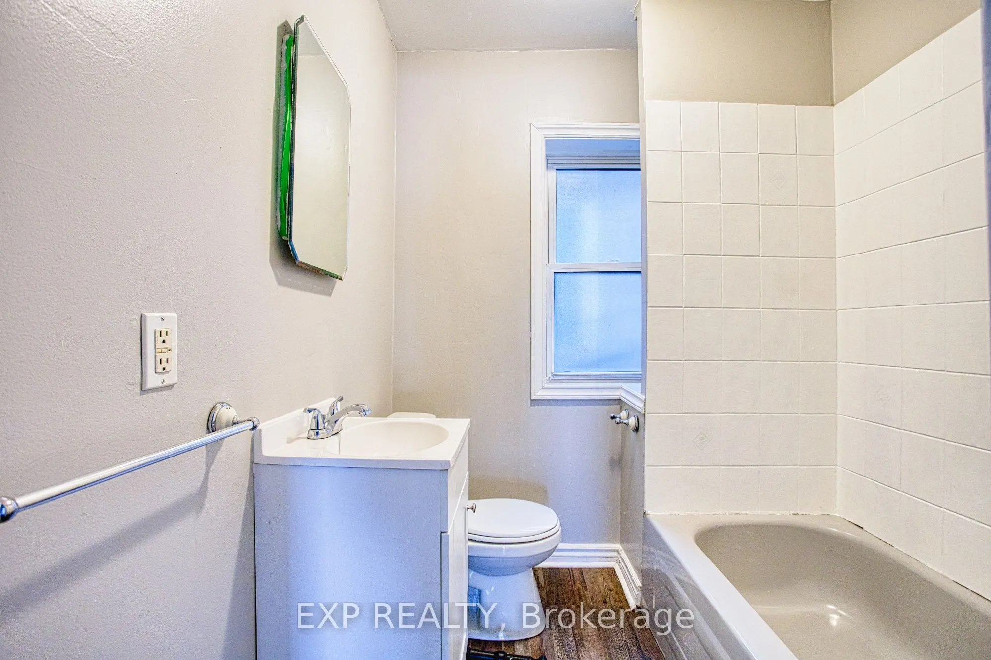 134 Rosslyn Avenue N