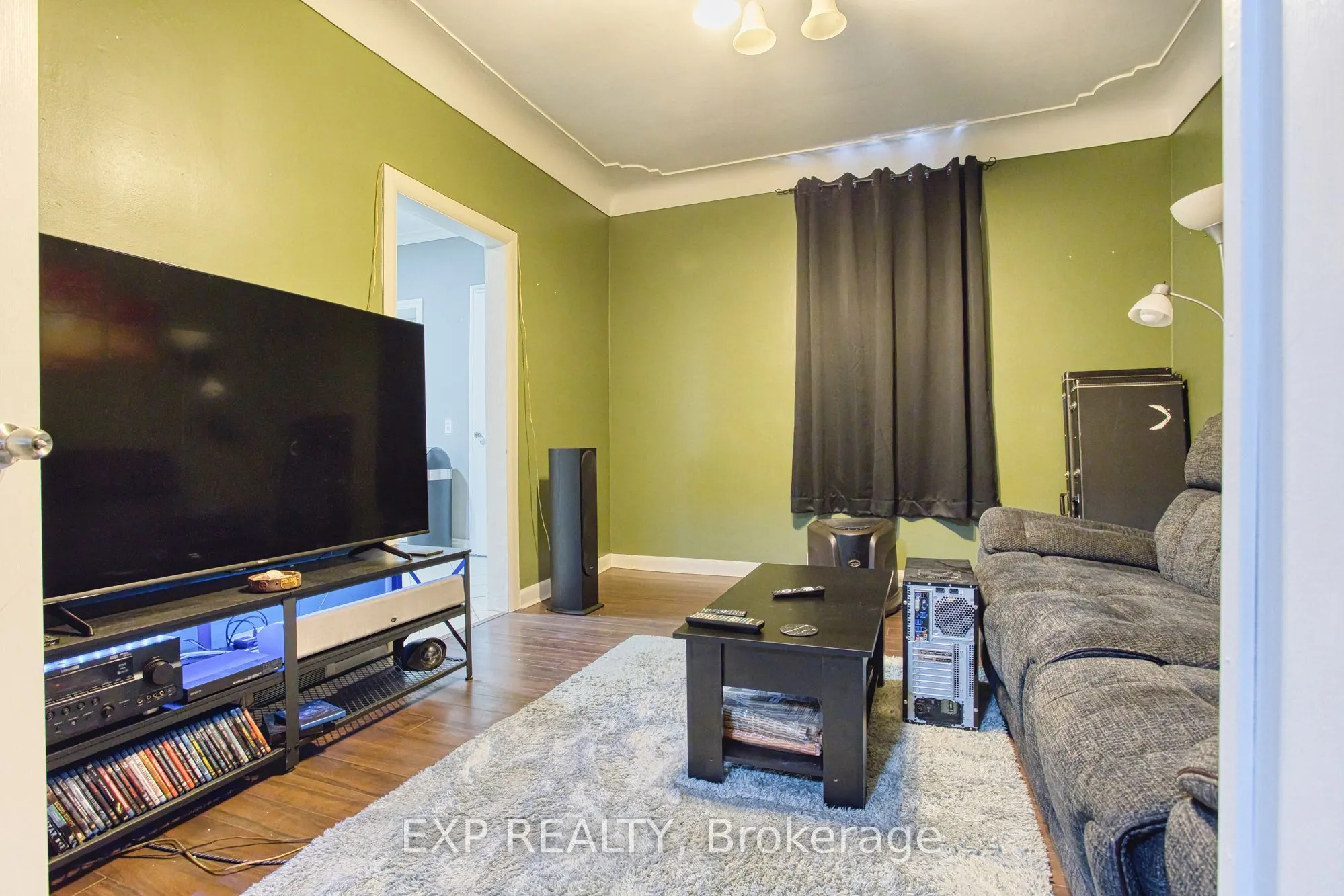 134 Rosslyn Avenue N