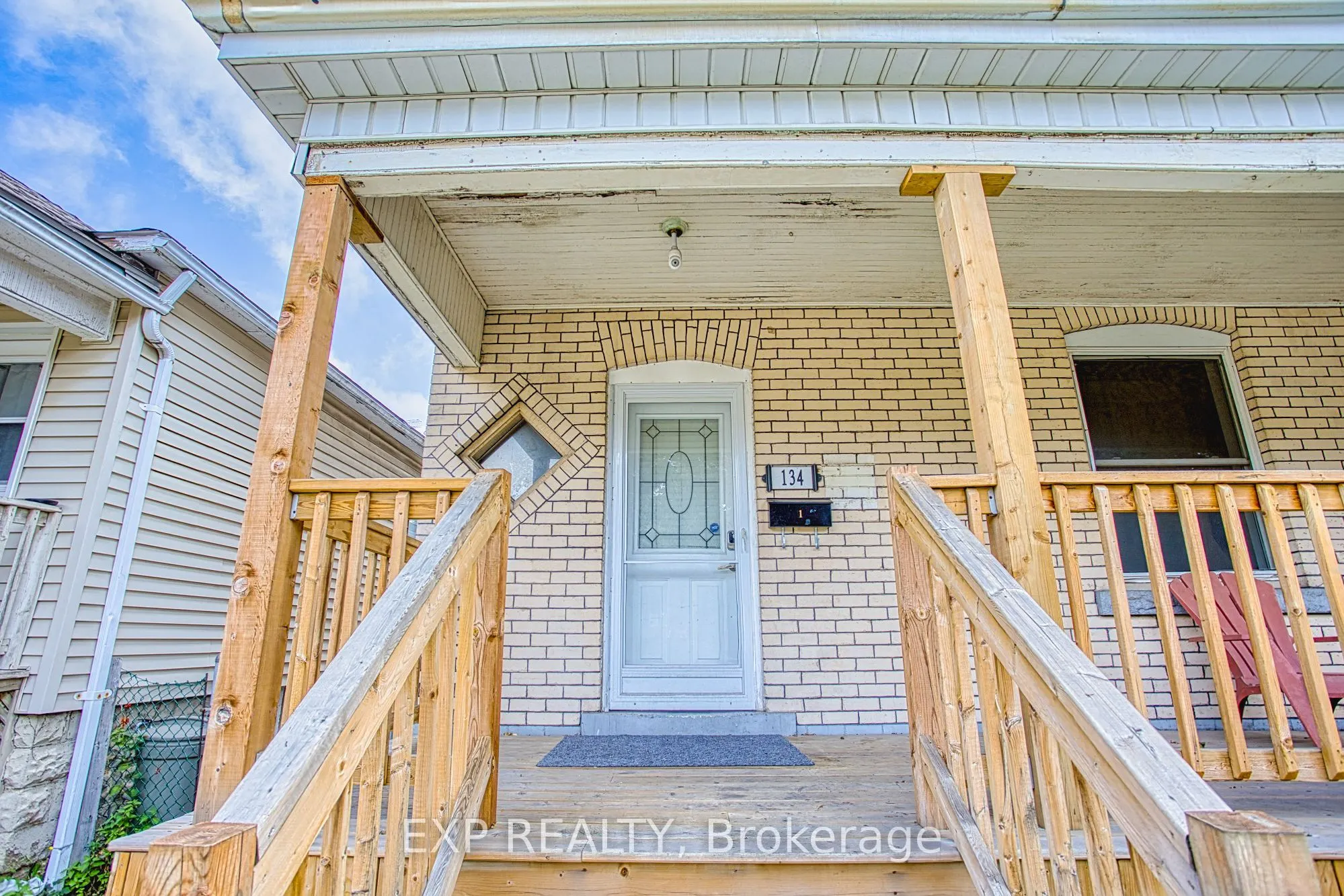 134 Rosslyn Avenue N