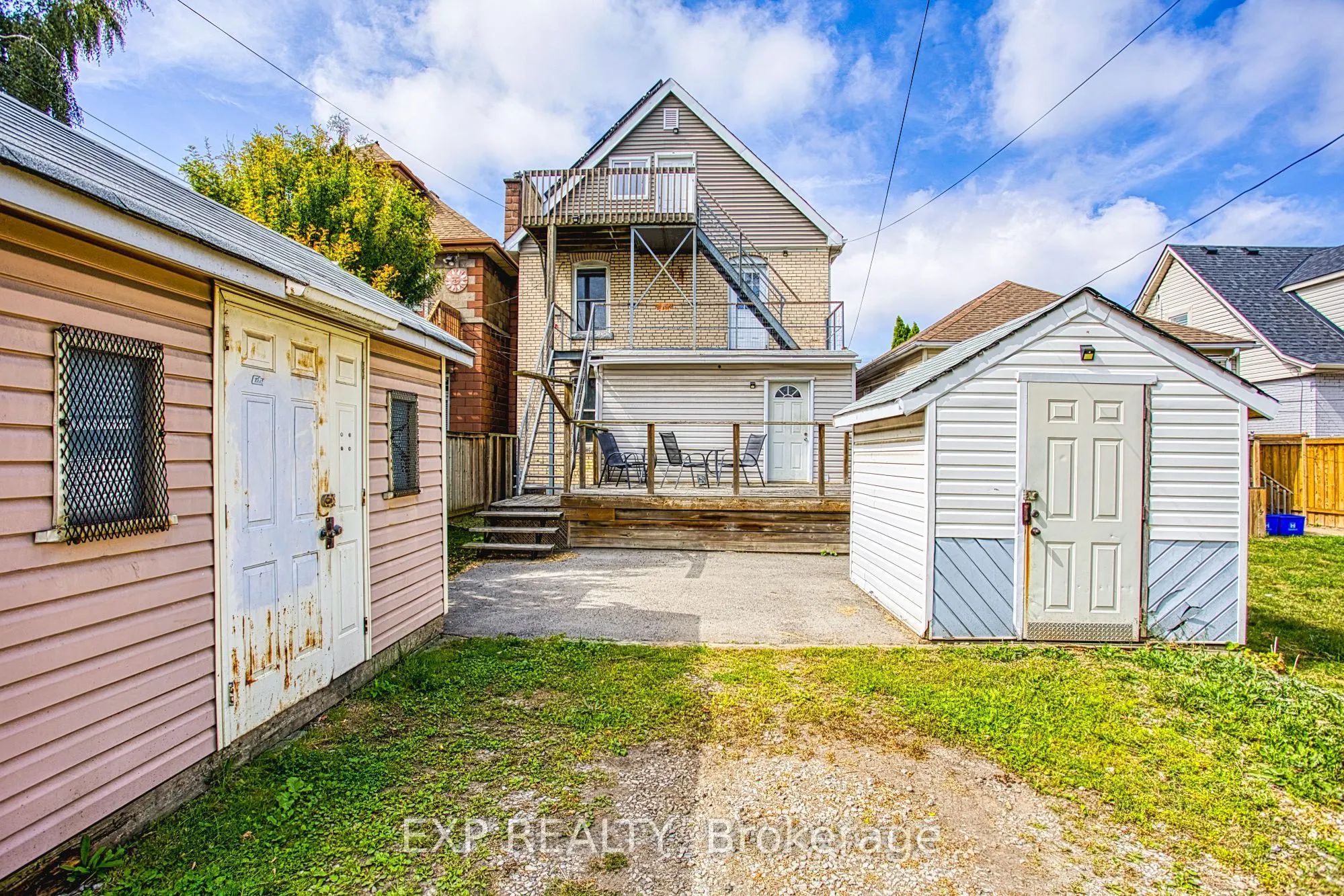 134 Rosslyn Avenue N