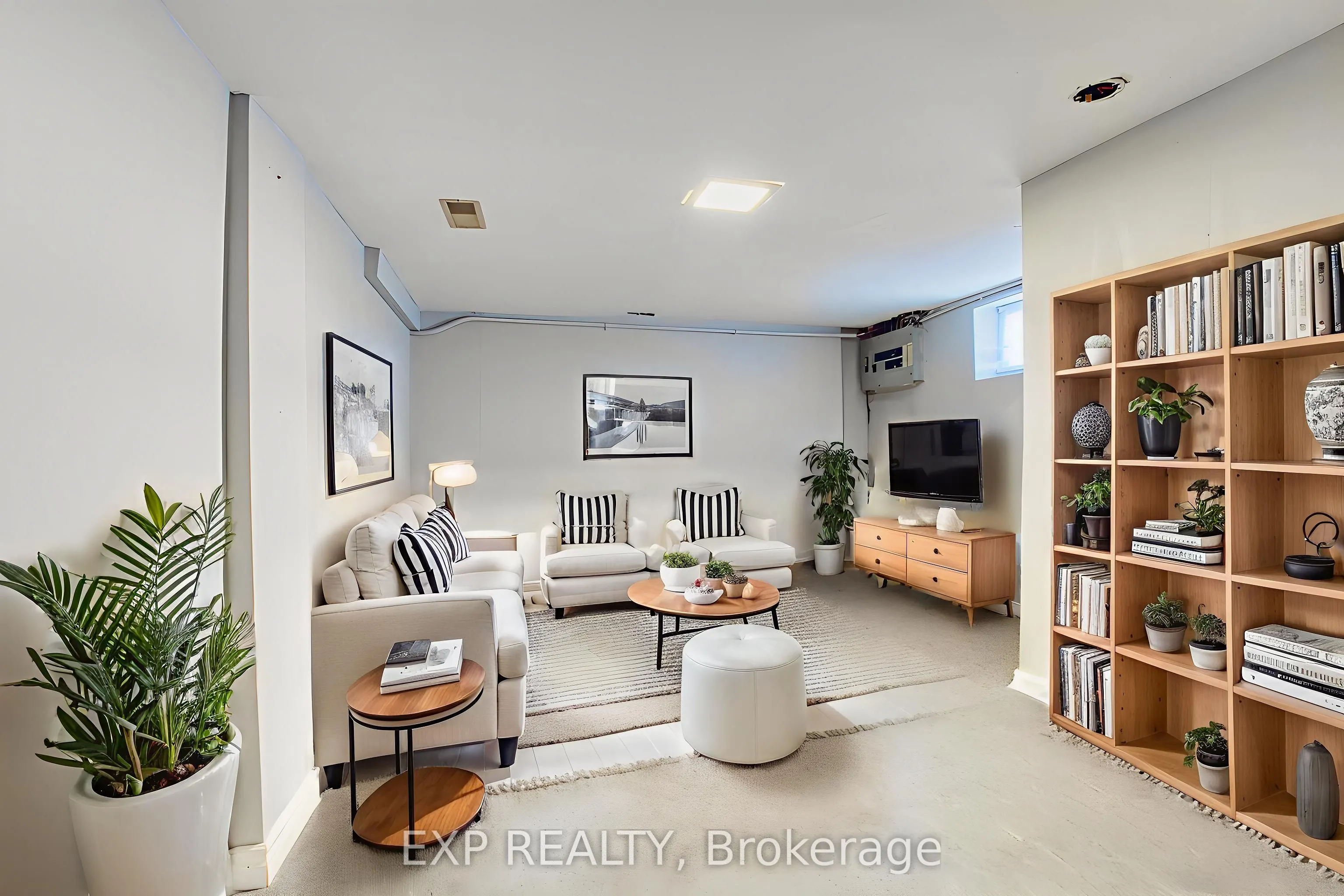 134 Rosslyn Avenue N