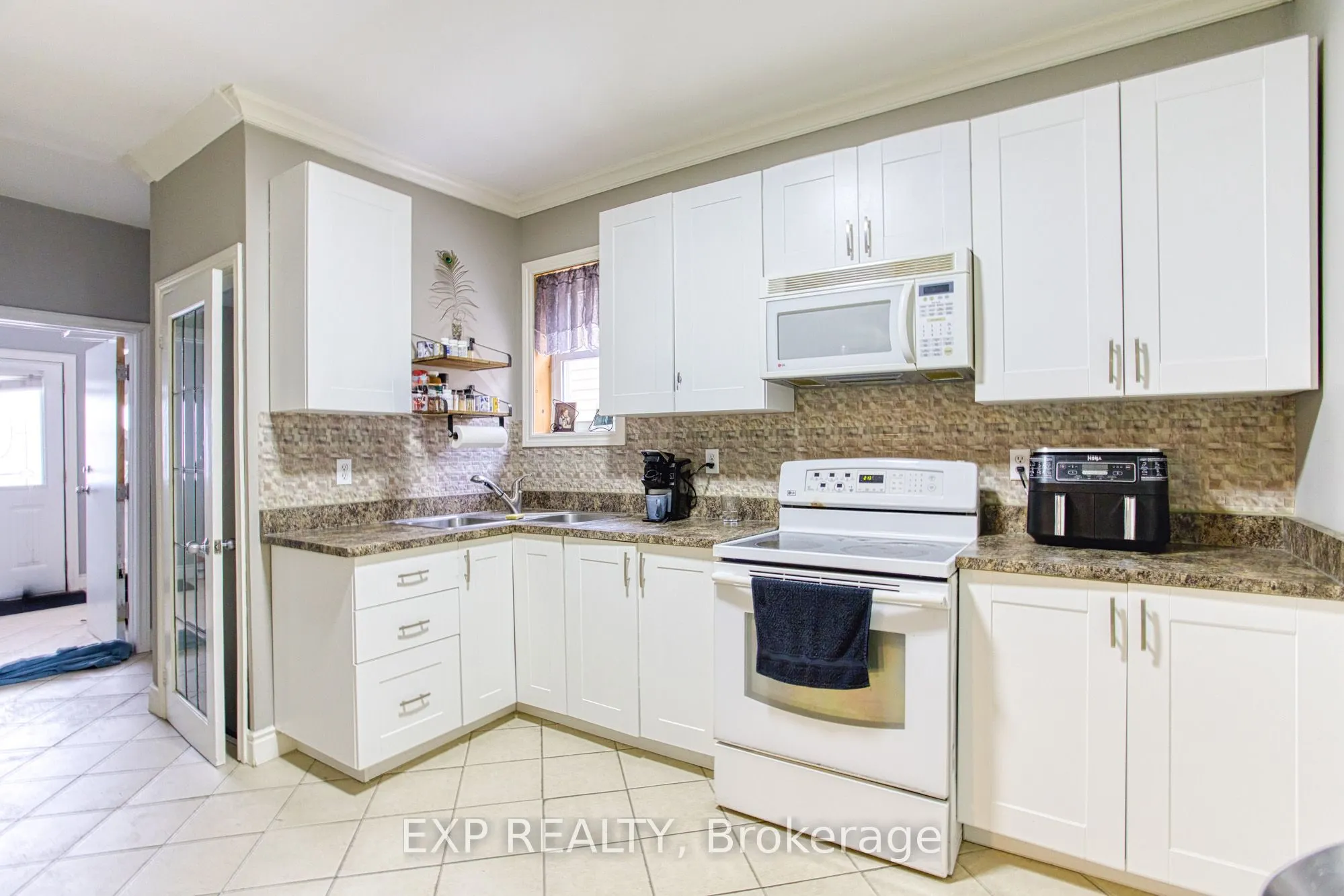 134 Rosslyn Avenue N