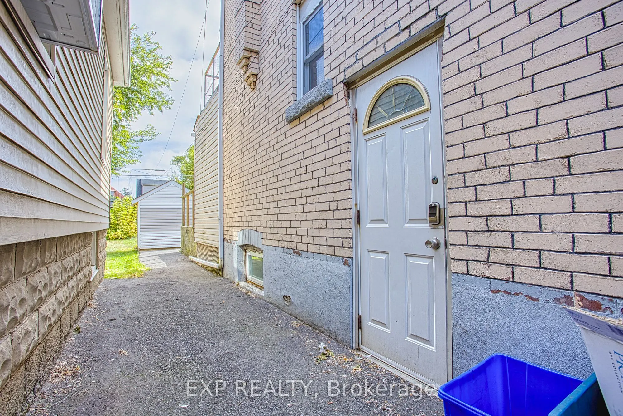 134 Rosslyn Avenue N