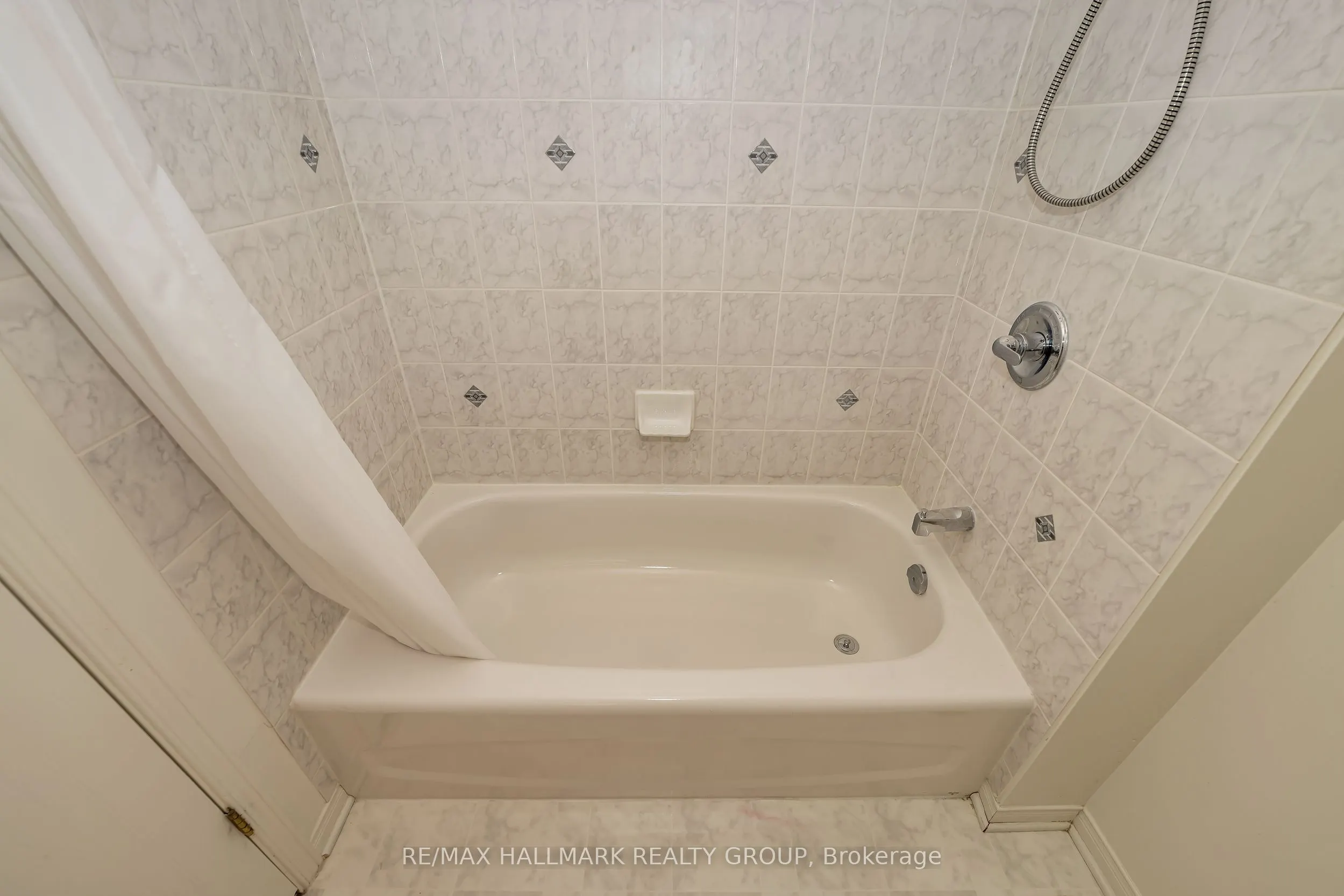 62 Lakepointe Drive, #14