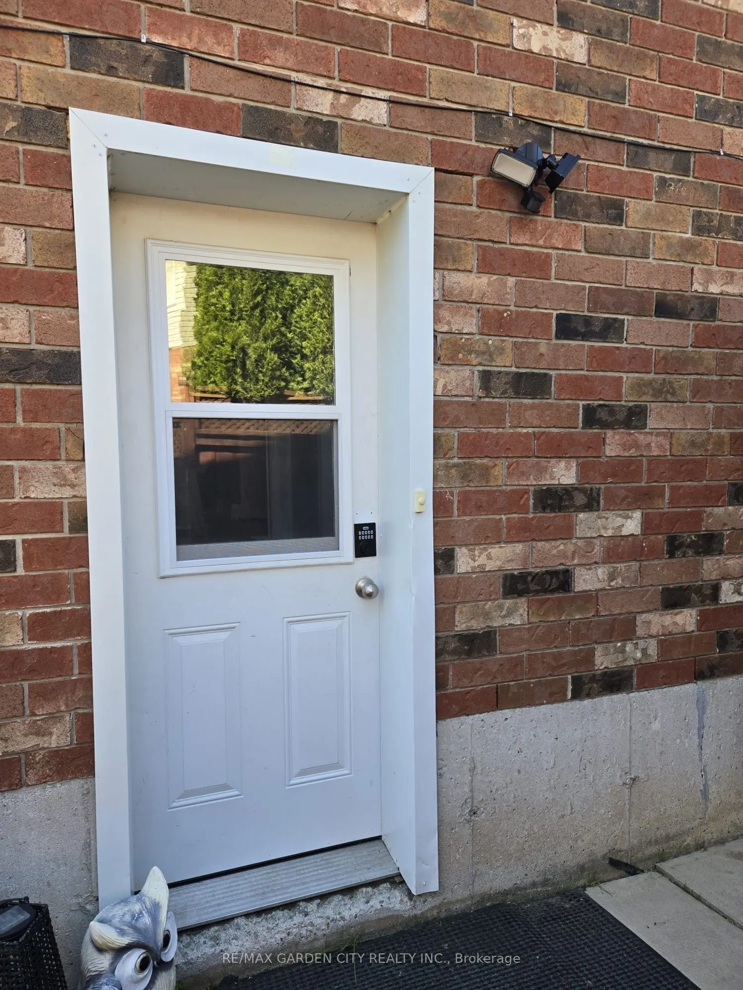 96 Benziger Lane, #Lower