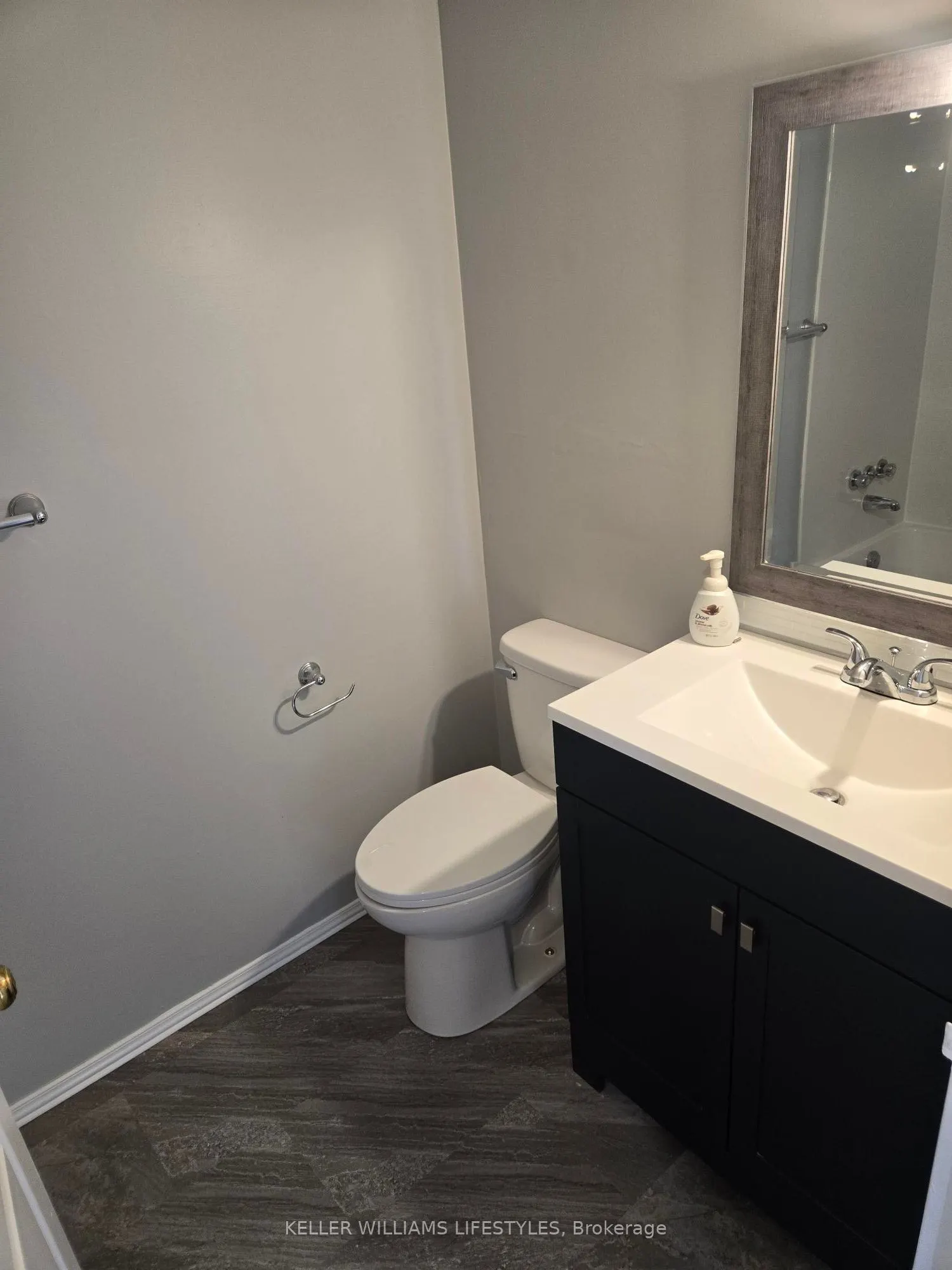 323 Colborne Street, #206