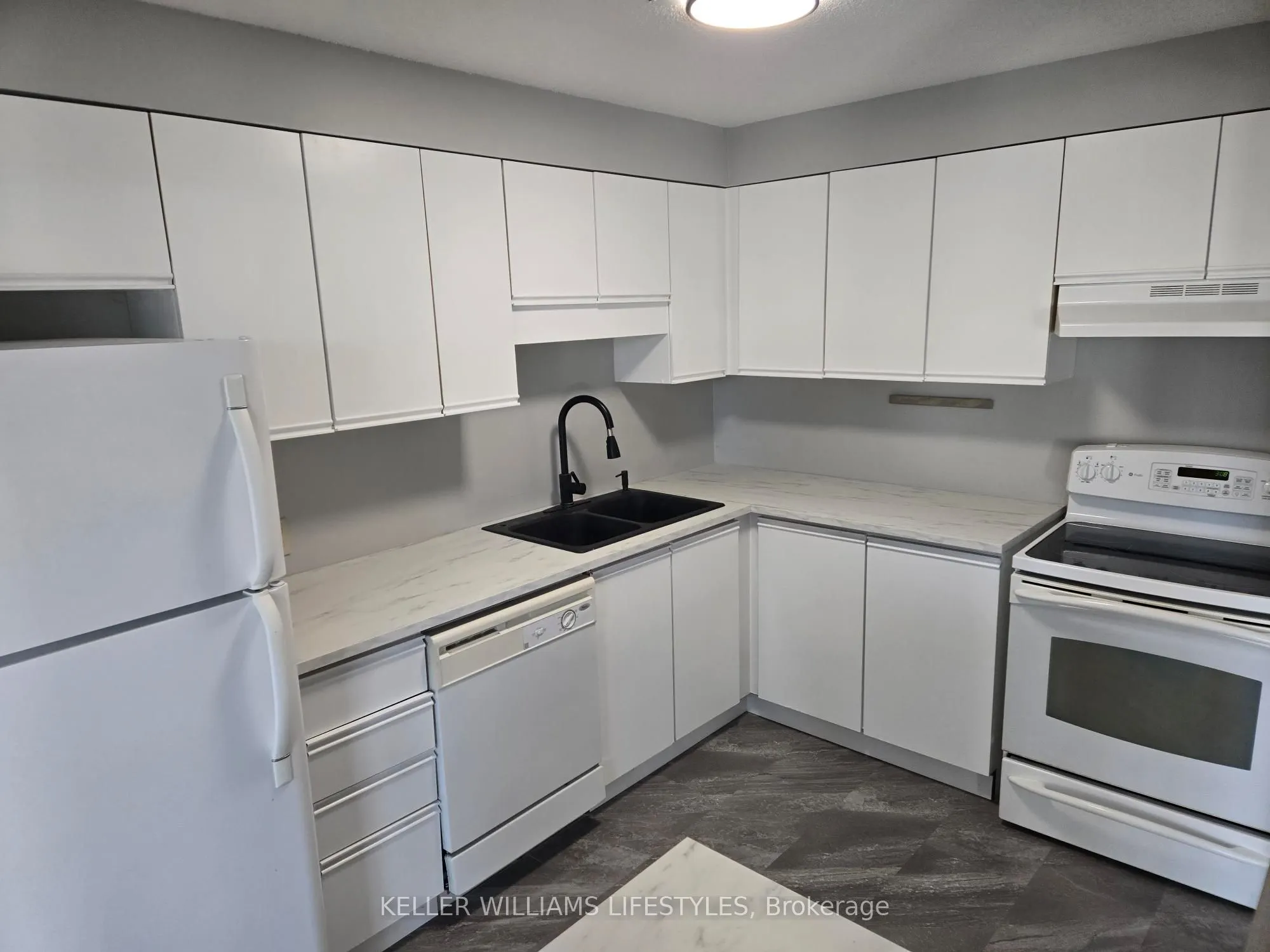 323 Colborne Street, #206