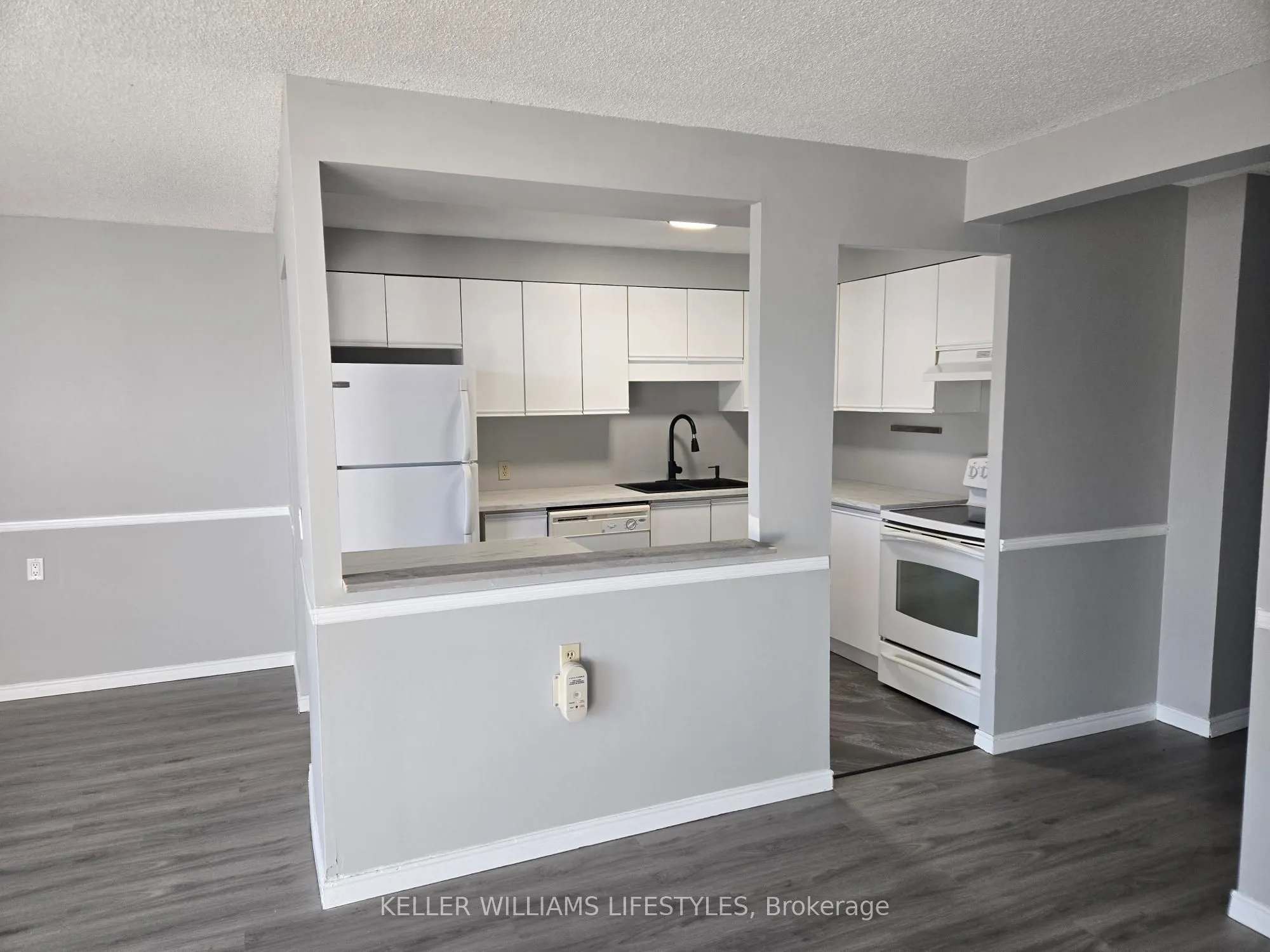 323 Colborne Street, #206