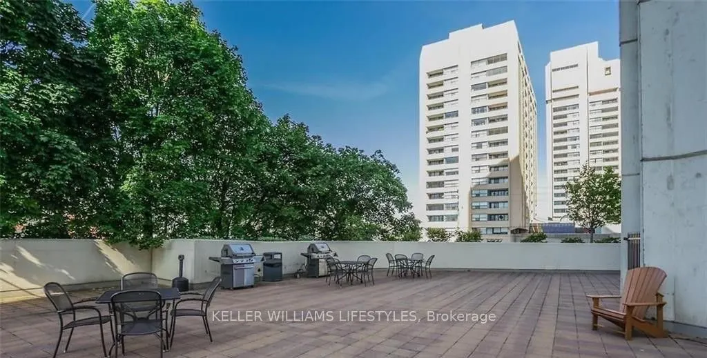 323 Colborne Street, #206