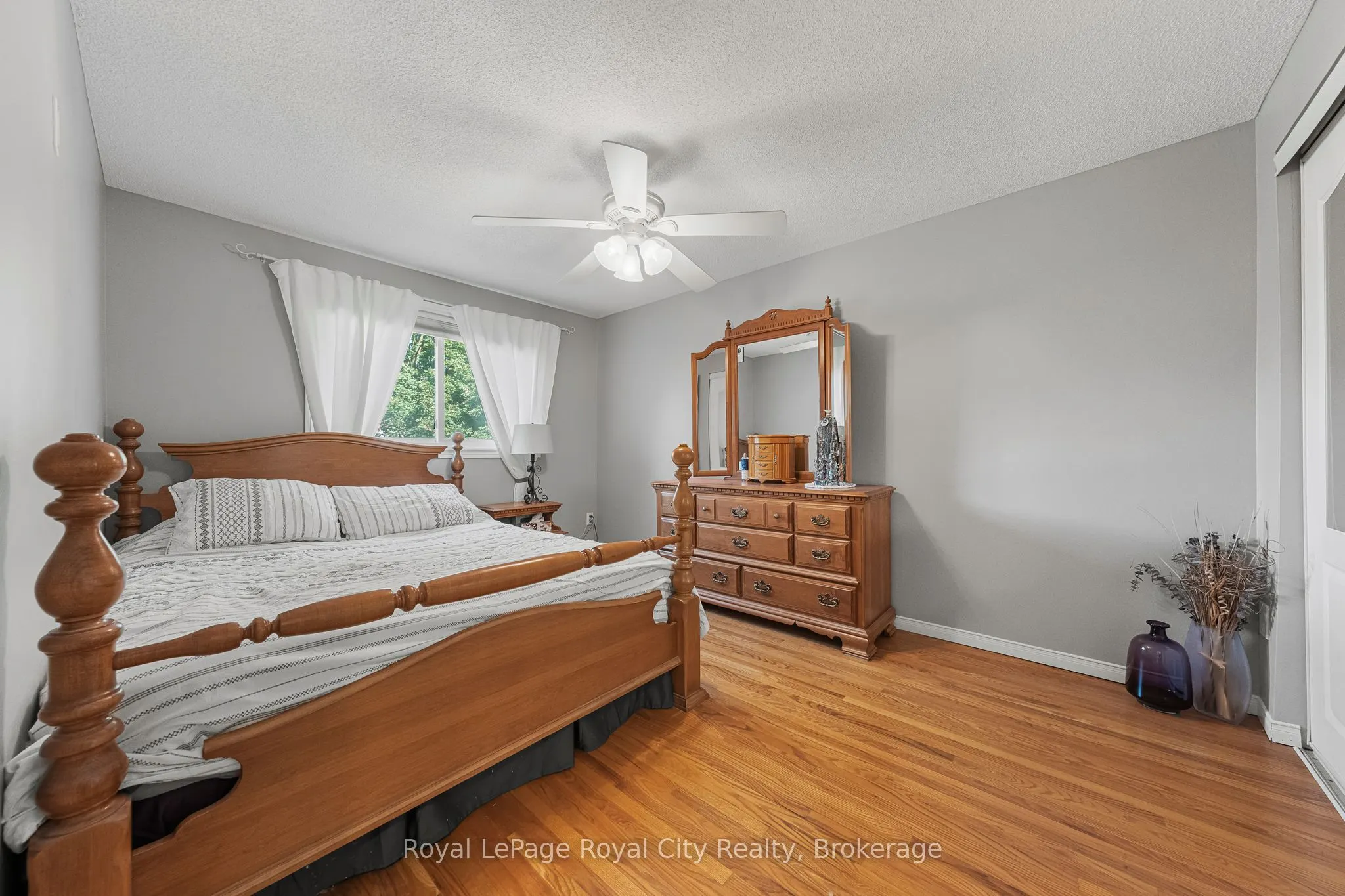 129 Victoria Road N, #16