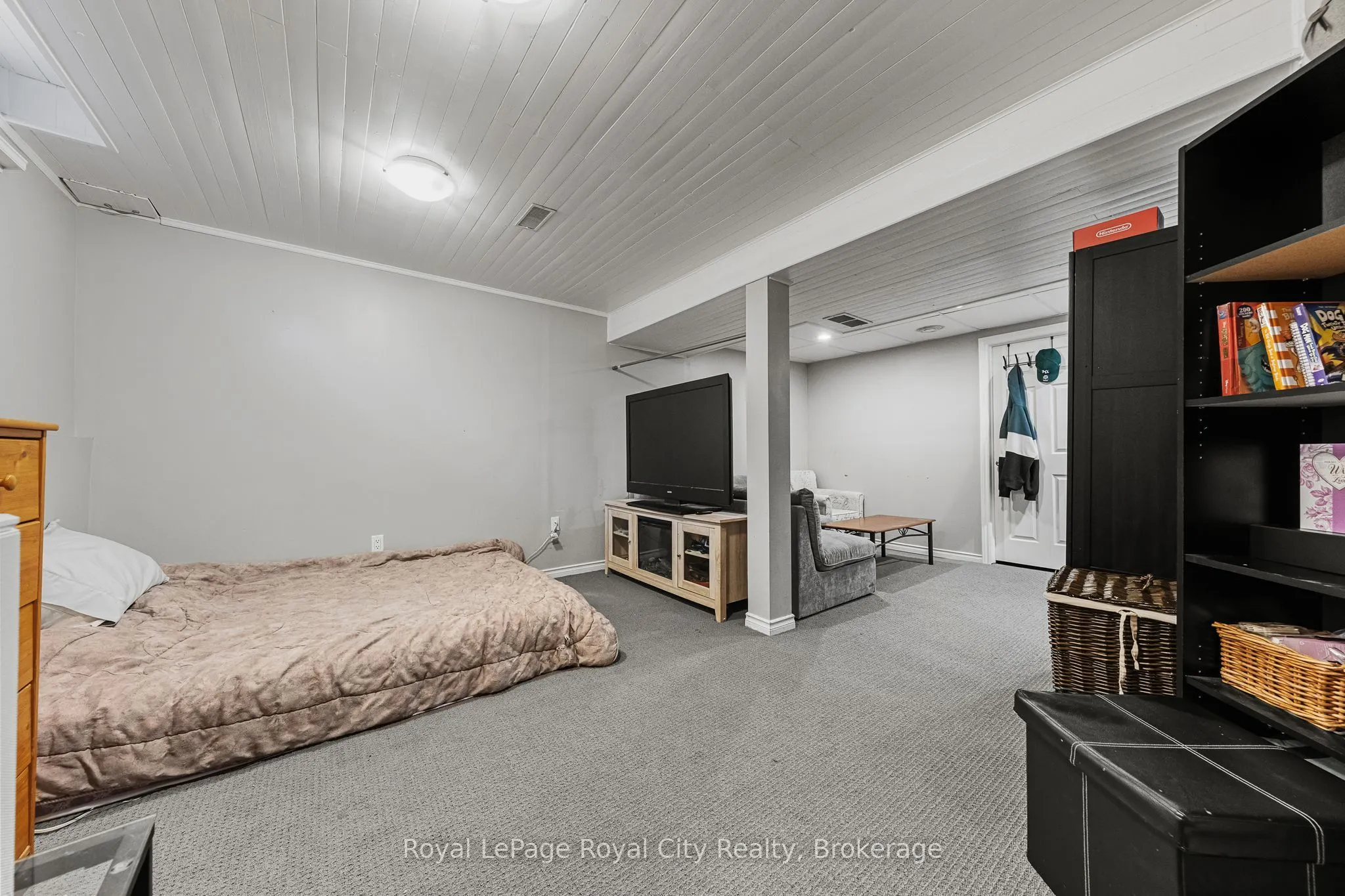 129 Victoria Road N, #16