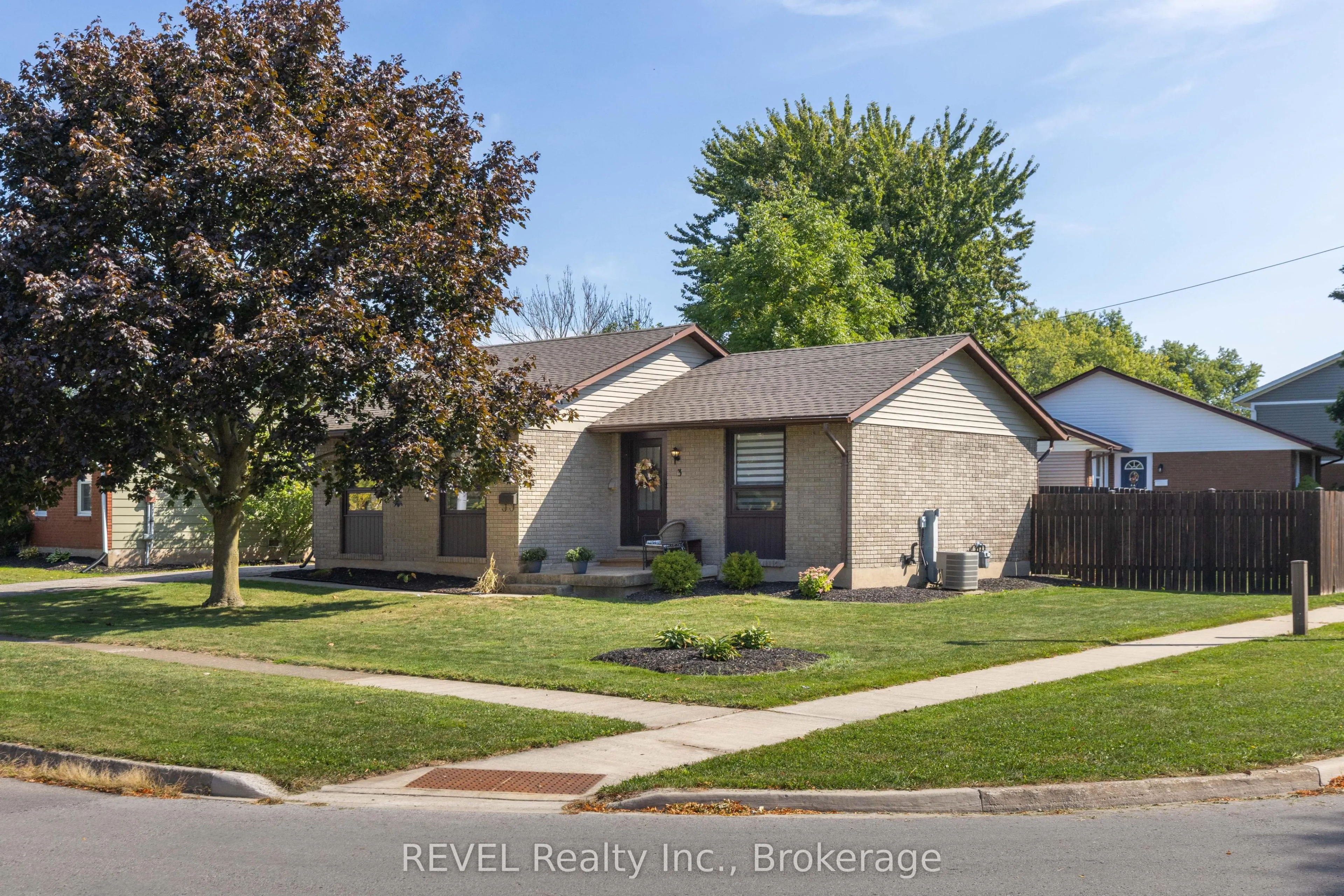 3 Newleaf Crescent