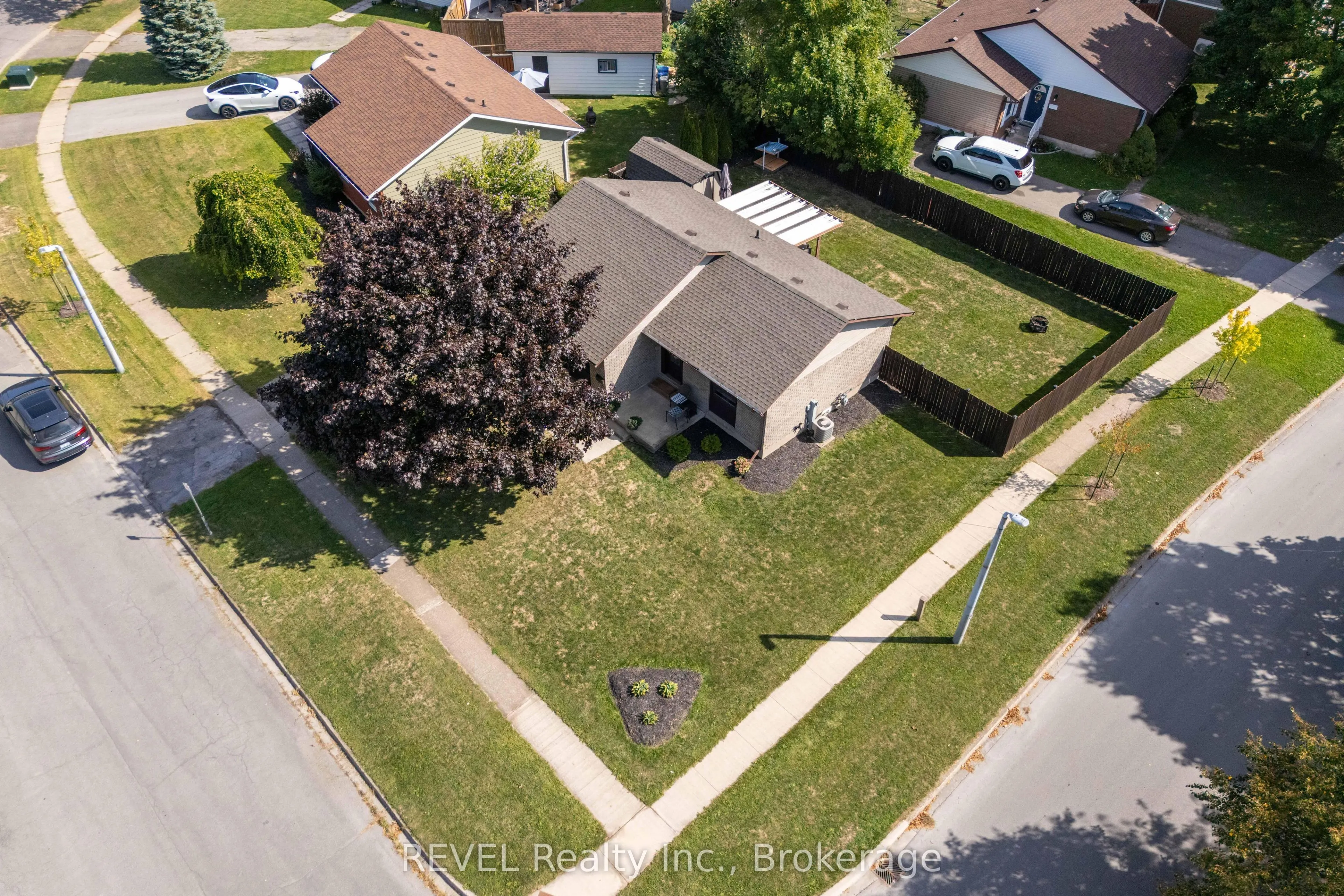 3 Newleaf Crescent