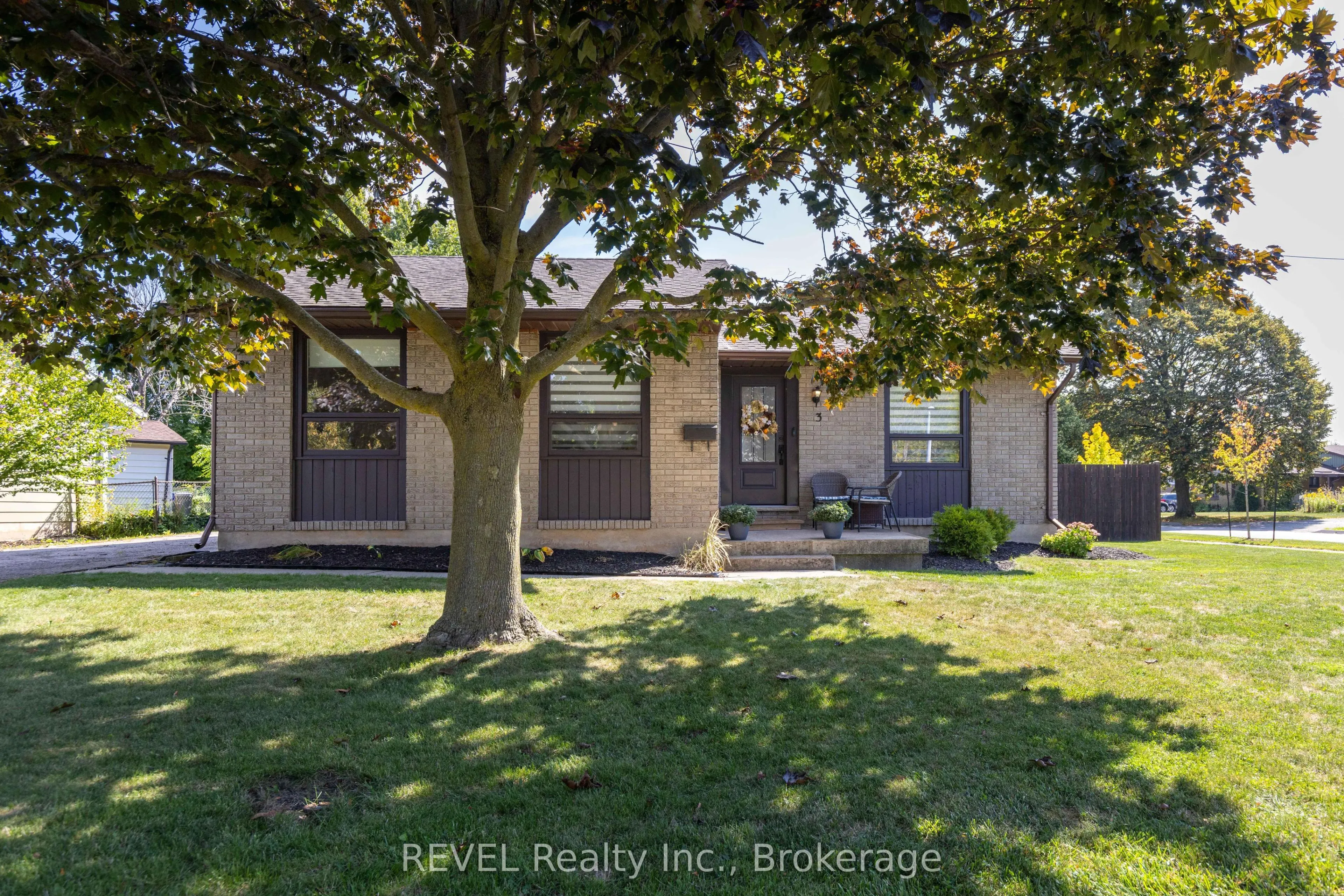 3 Newleaf Crescent