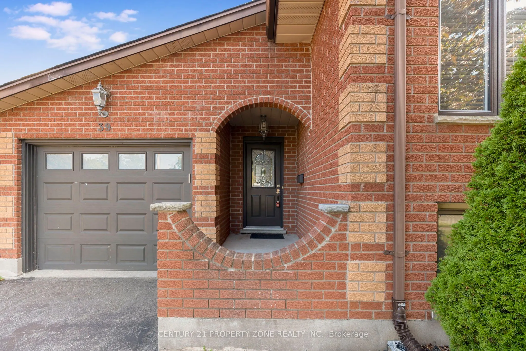 39 Southview Crescent
