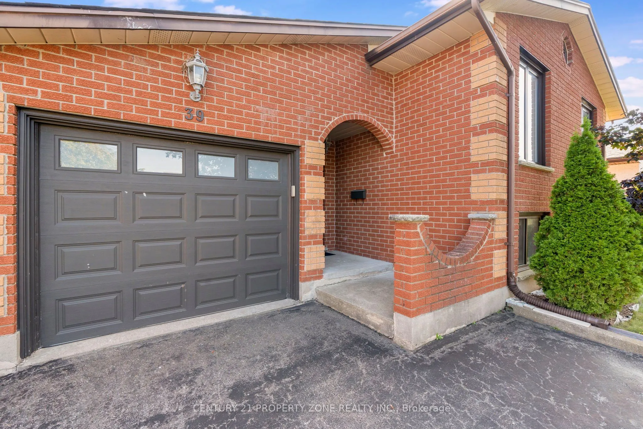 39 Southview Crescent