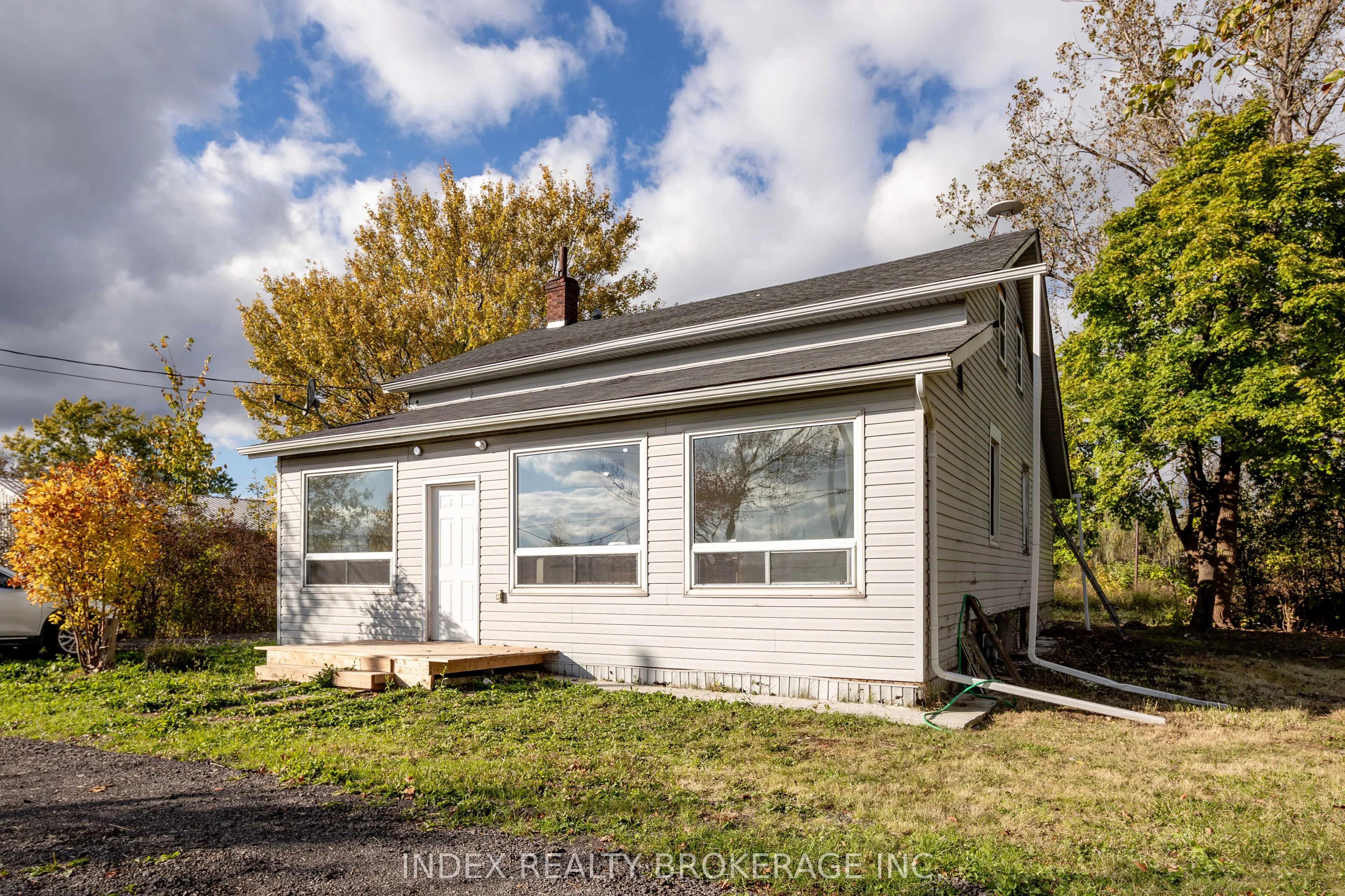 3670 Bowen Road