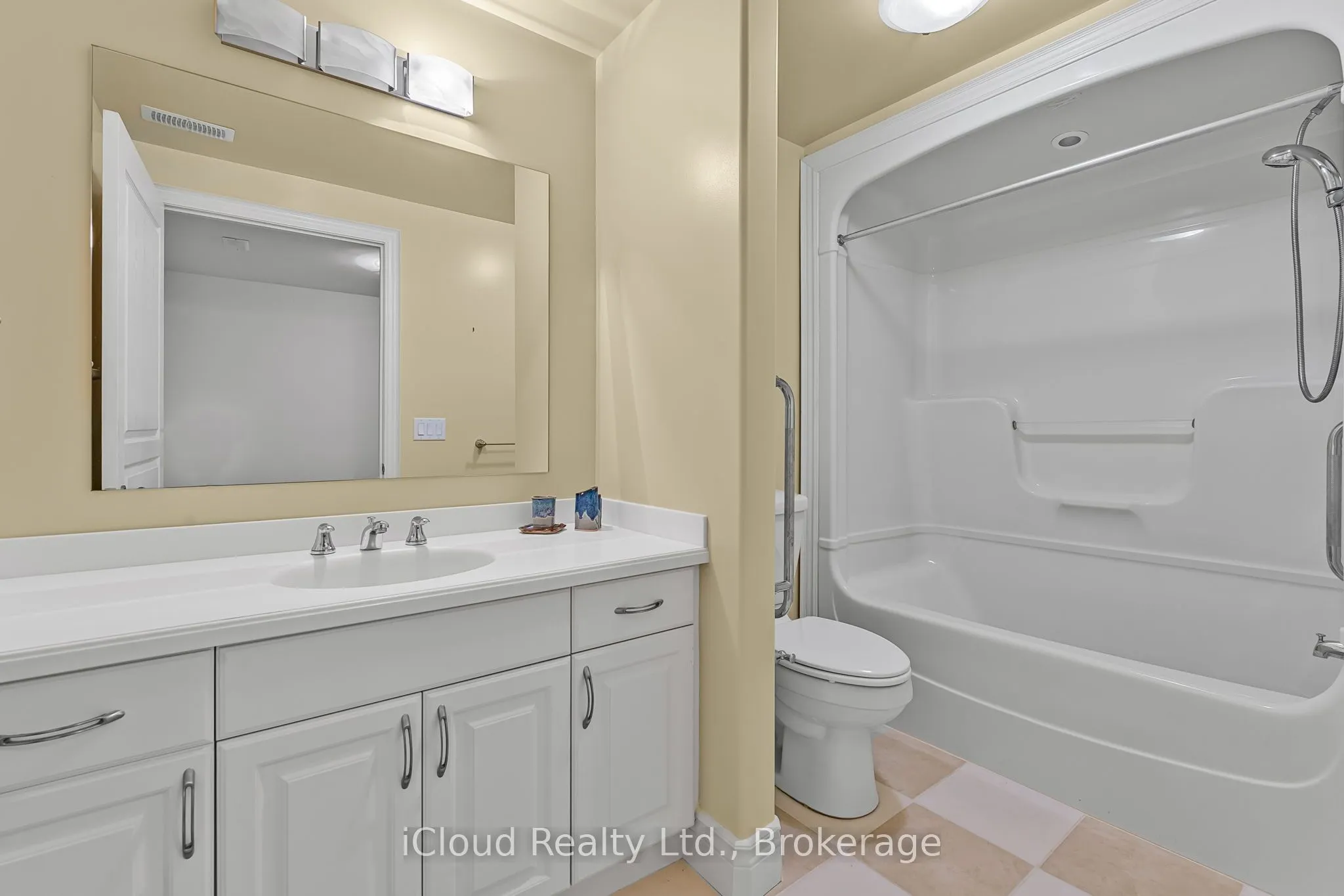 92 Loretta Drive, #7