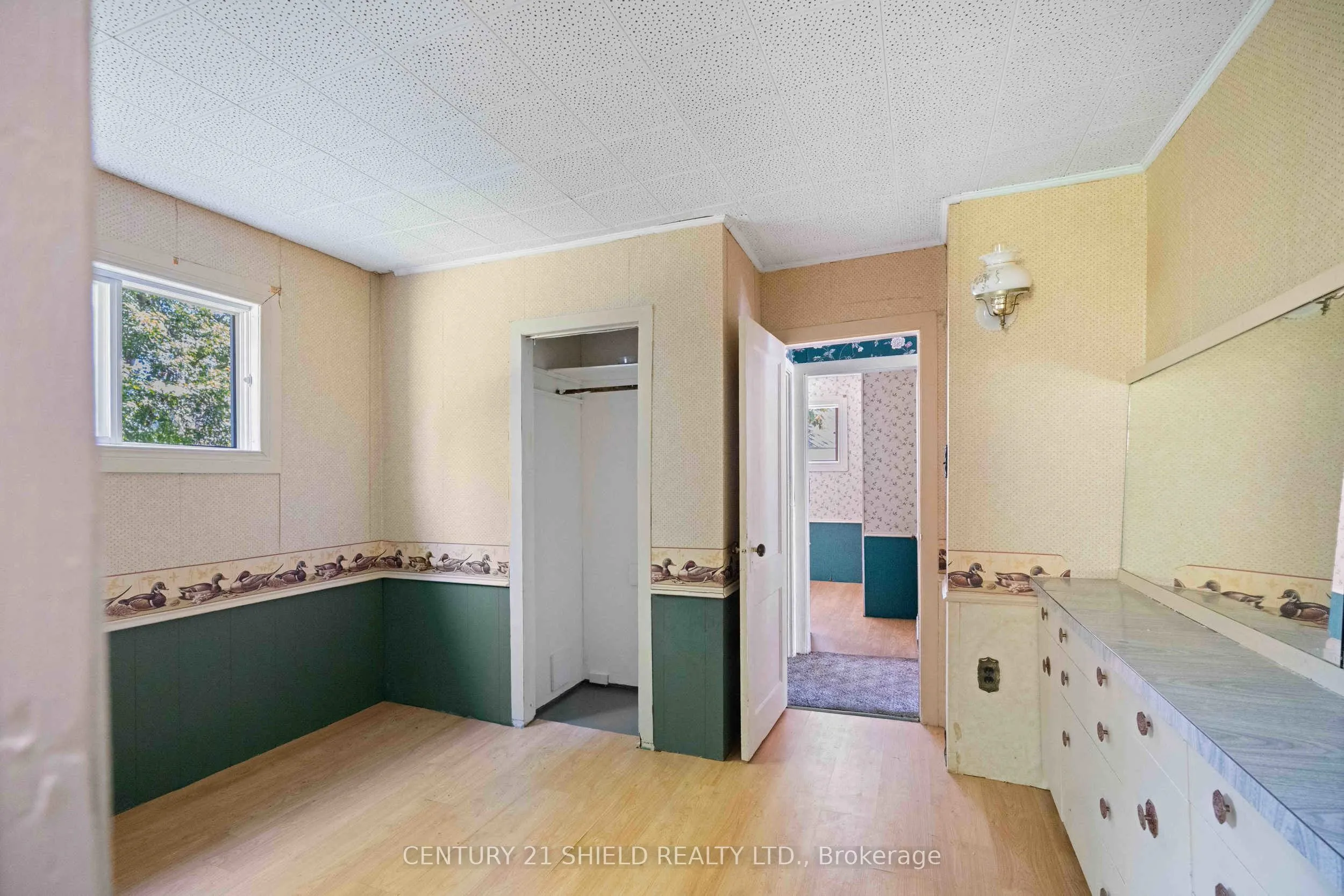 6261 - 911 - 6259 67th Avenue