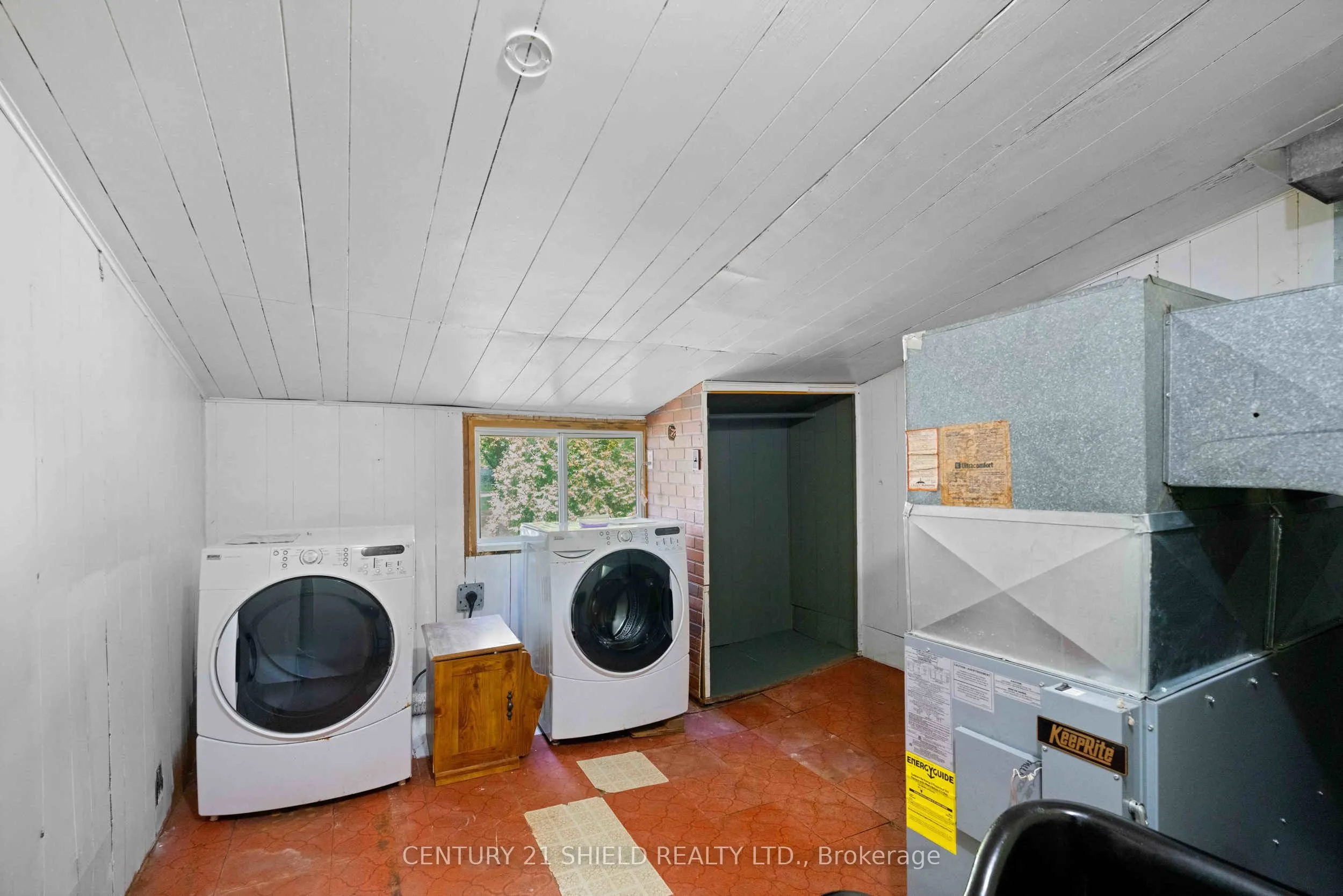 6261 - 911 - 6259 67th Avenue