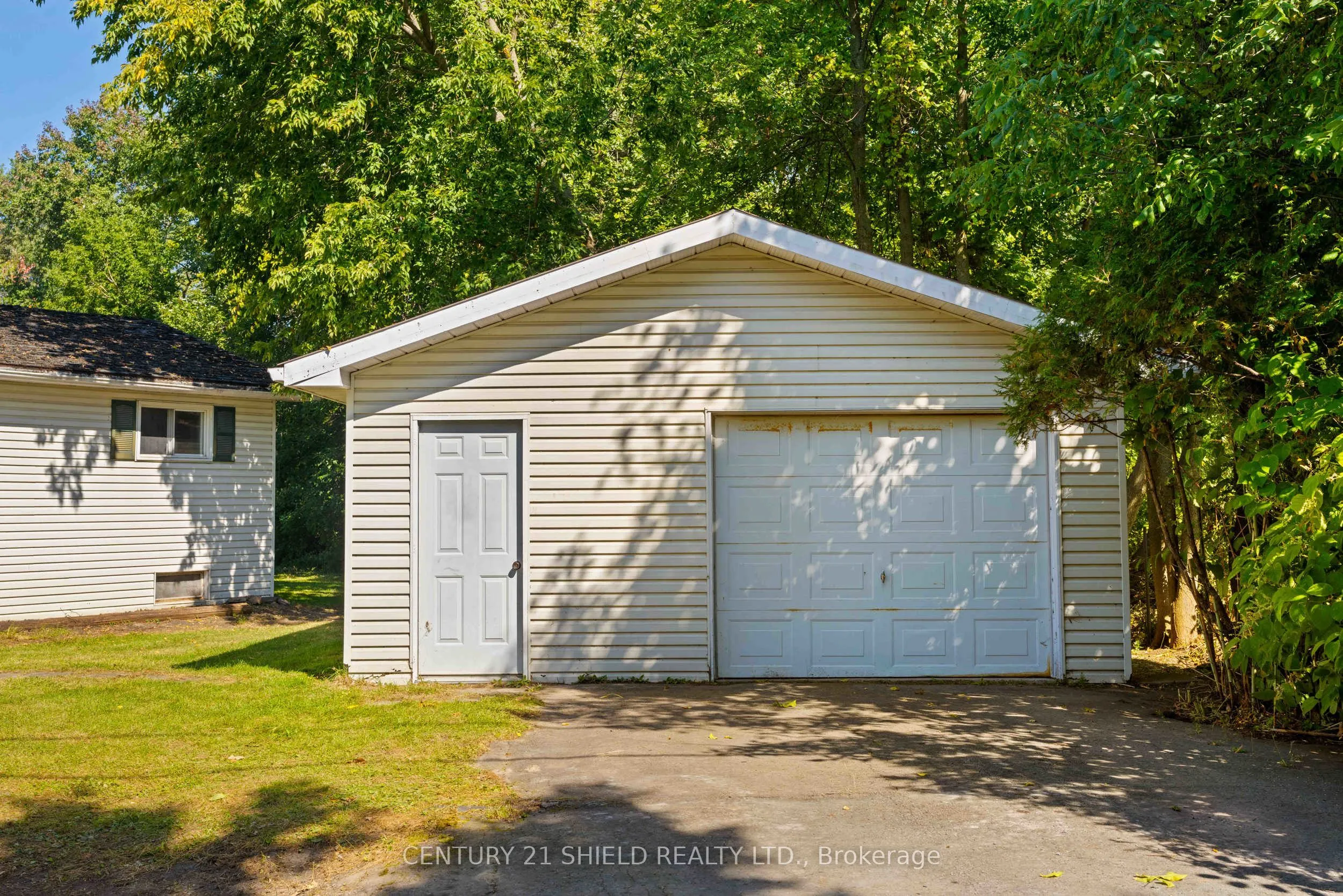 6261 - 911 - 6259 67th Avenue