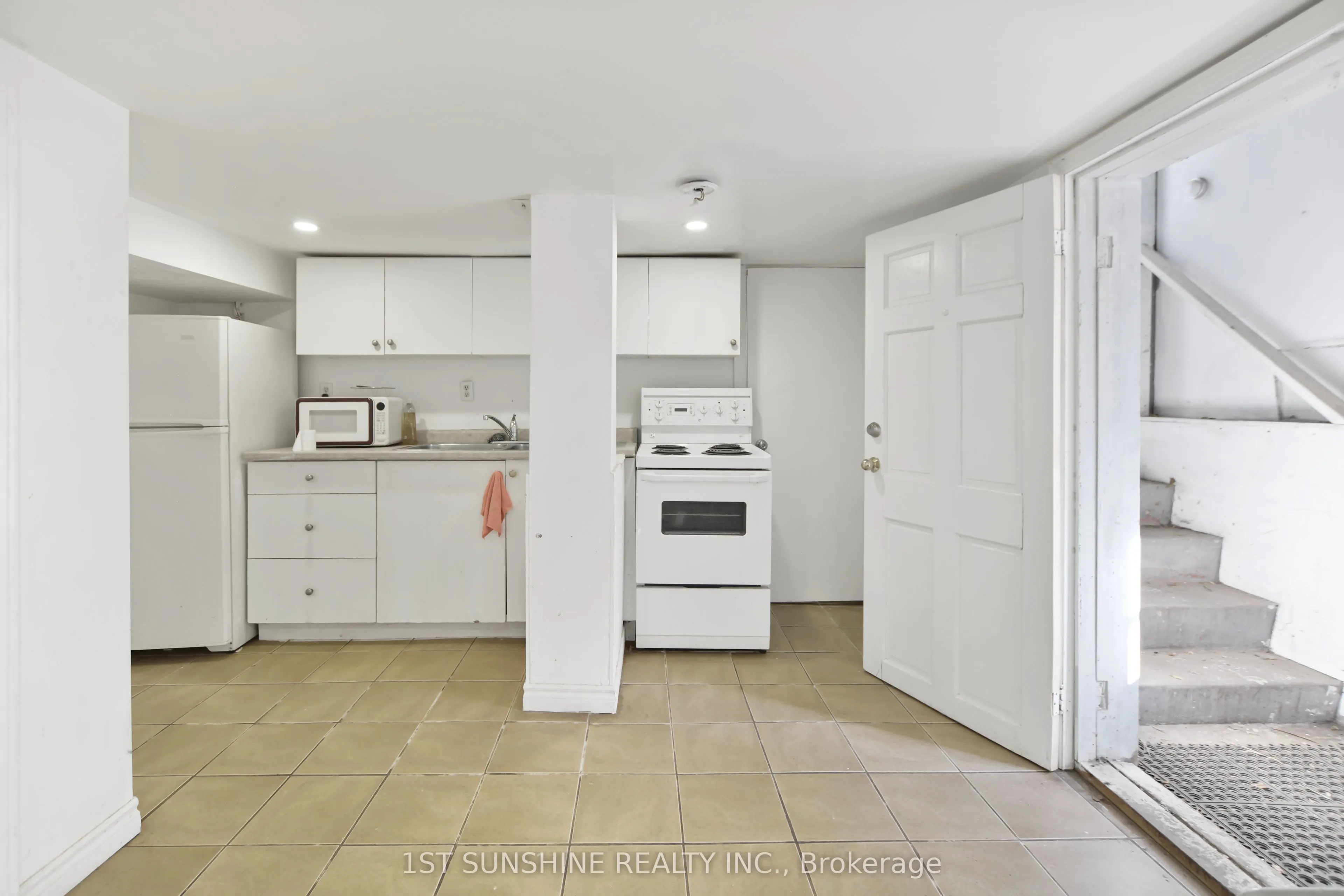 61 Broadway Avenue