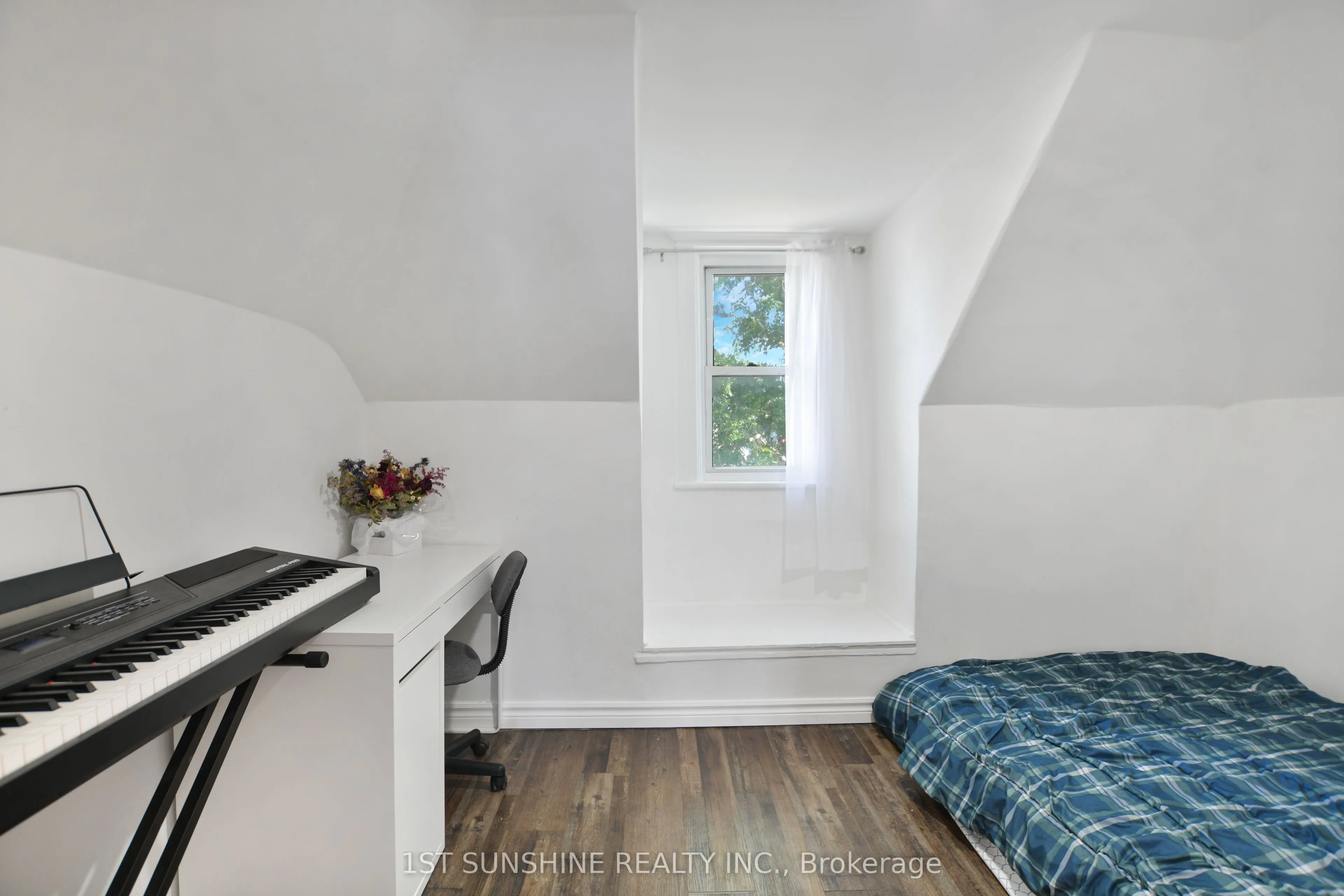 61 Broadway Avenue