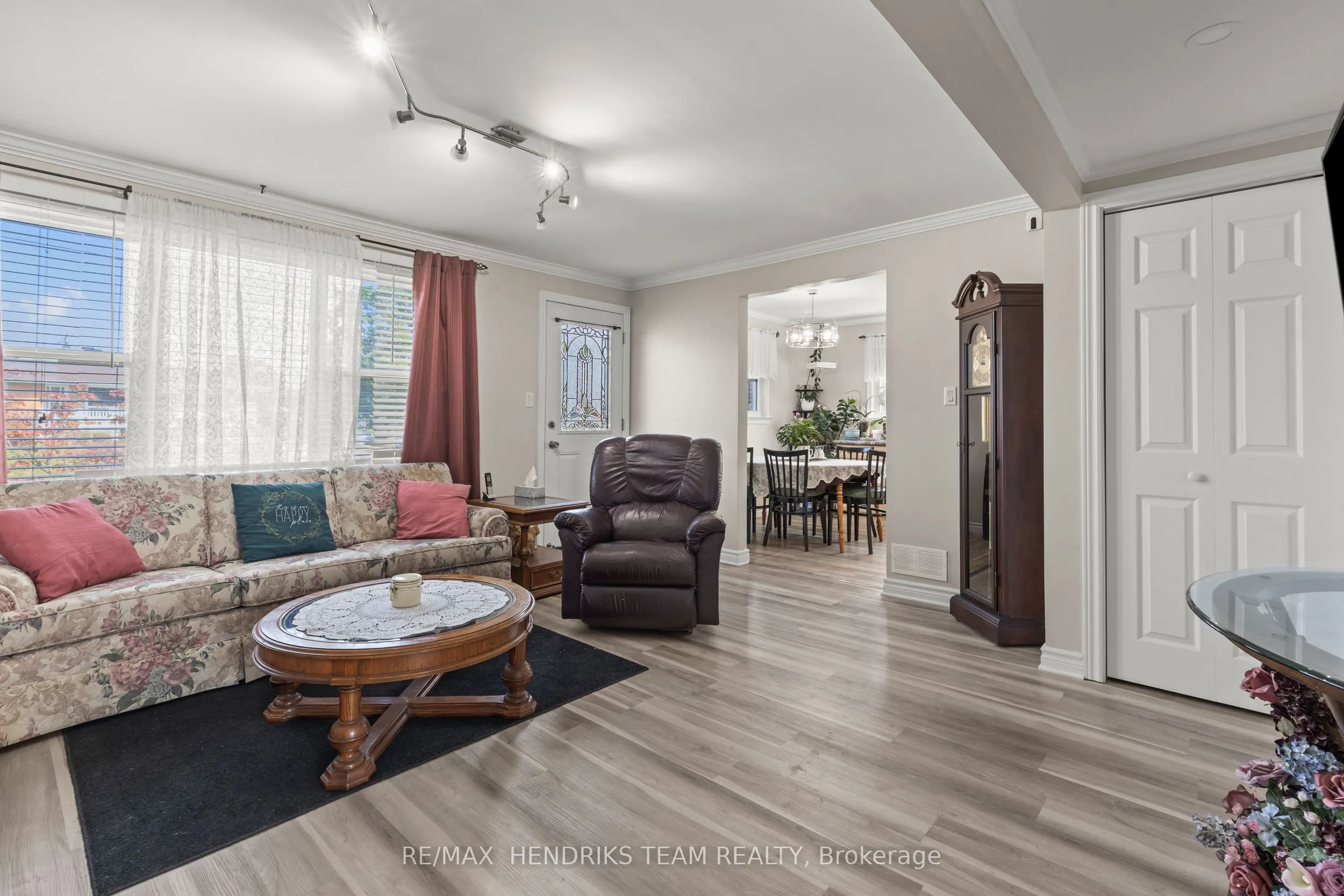 327 St George Street