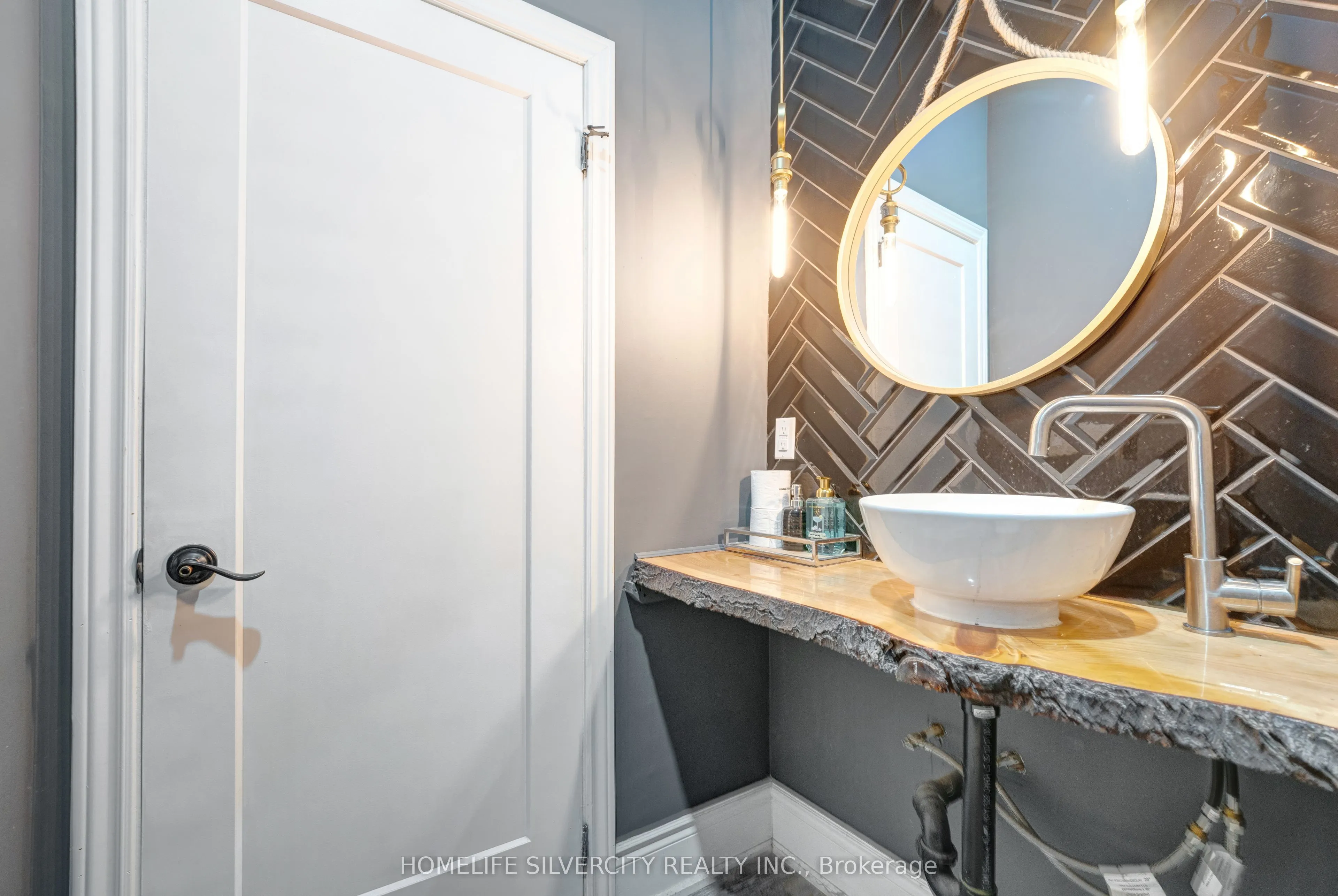 484 Main Street E, #1