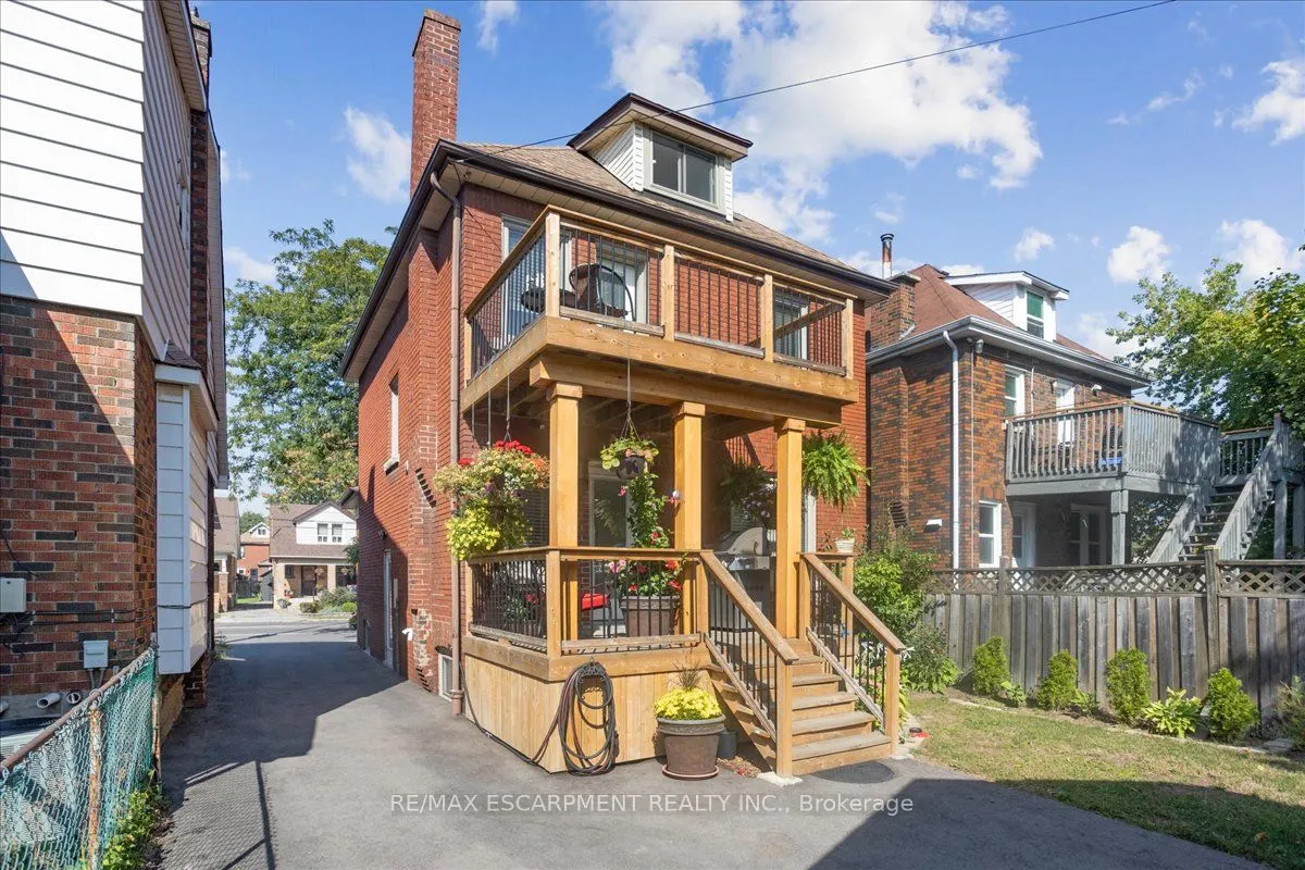 15 Ottawa Street S