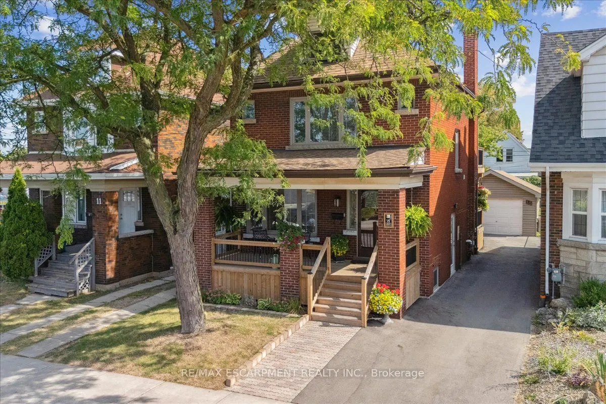 15 Ottawa Street S
