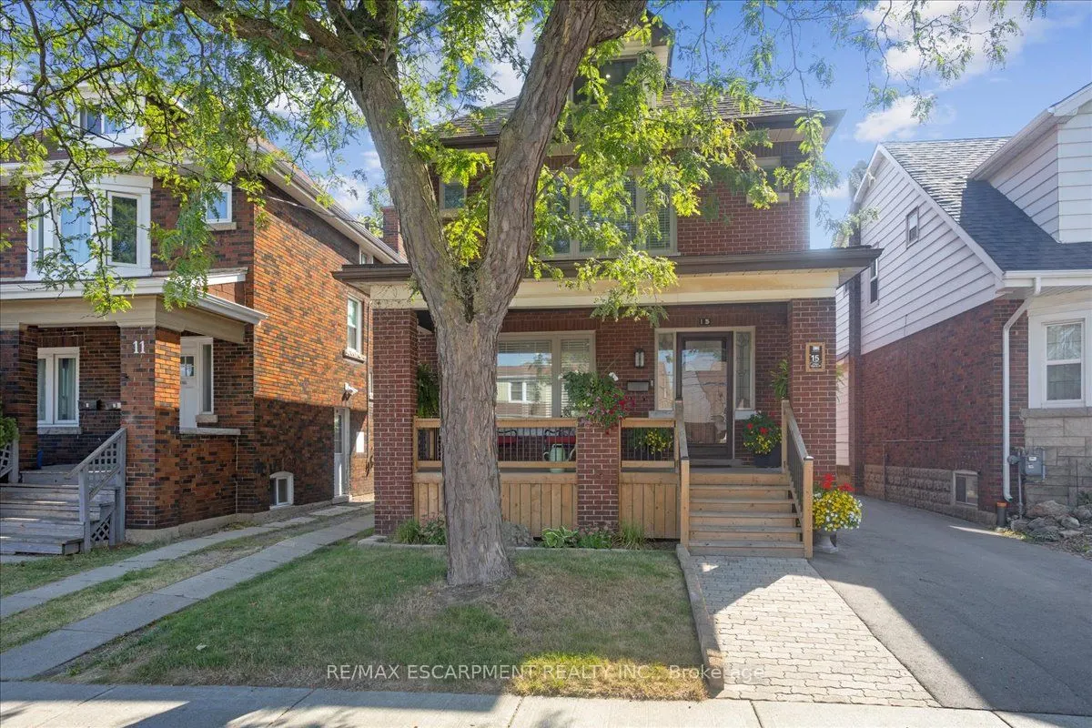15 Ottawa Street S