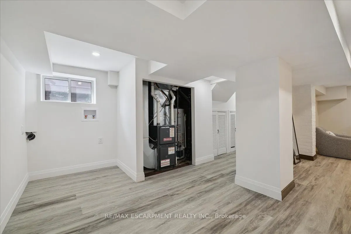 15 Ottawa Street S