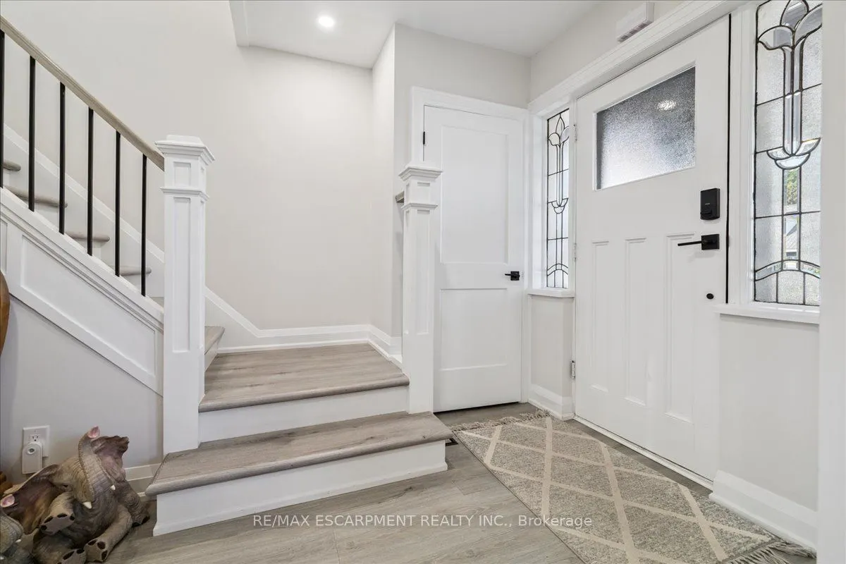 15 Ottawa Street S