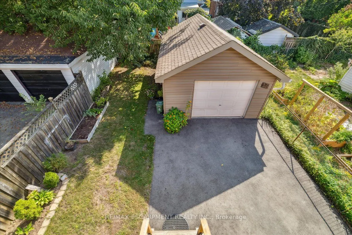 15 Ottawa Street S