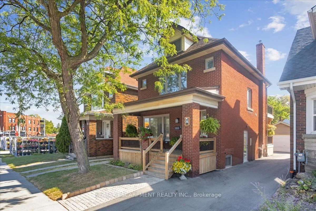 15 Ottawa Street S