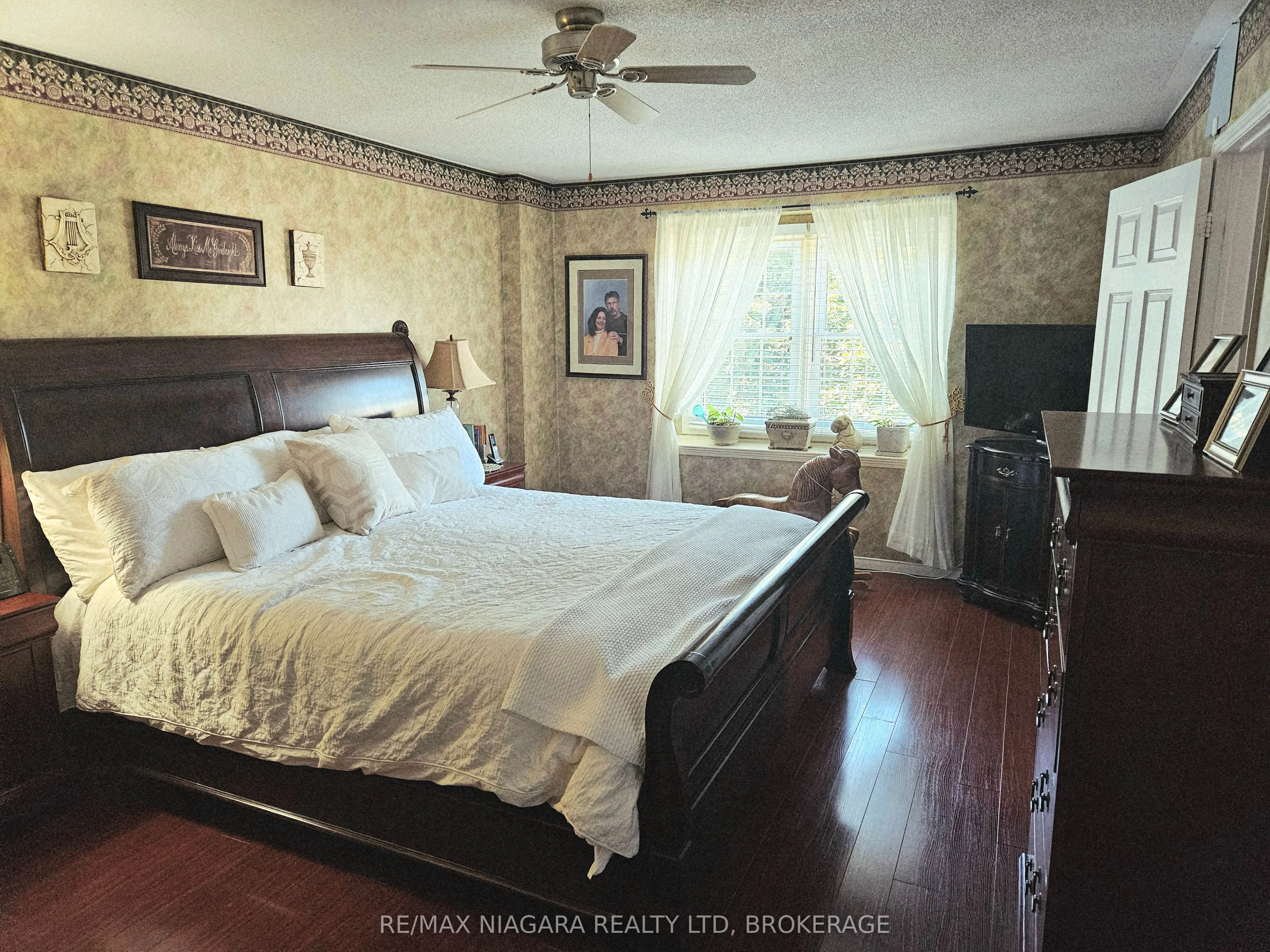 26 Strada Boulevard