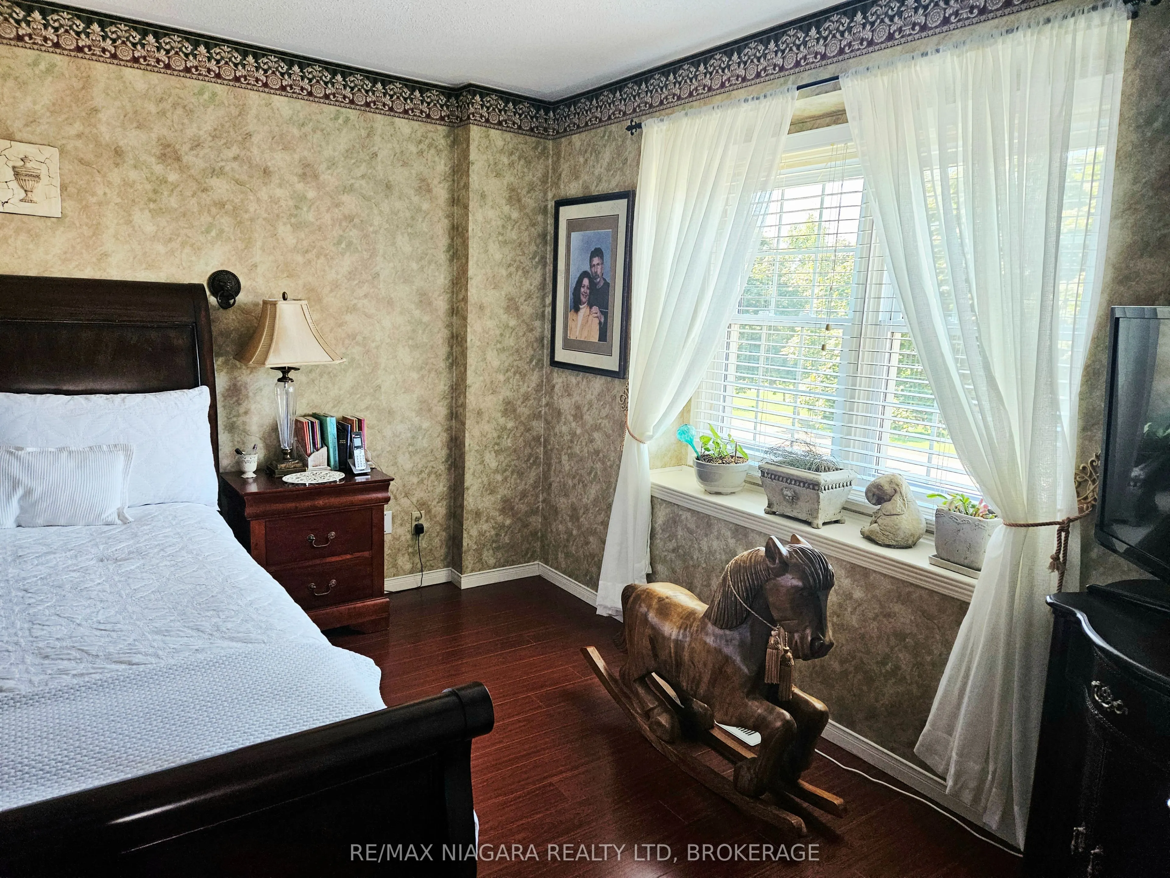 26 Strada Boulevard